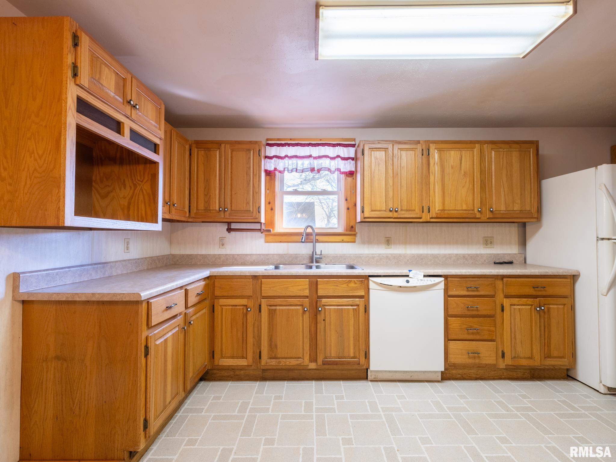 102 S Van Buren Street, Lewistown, Illinois image 8