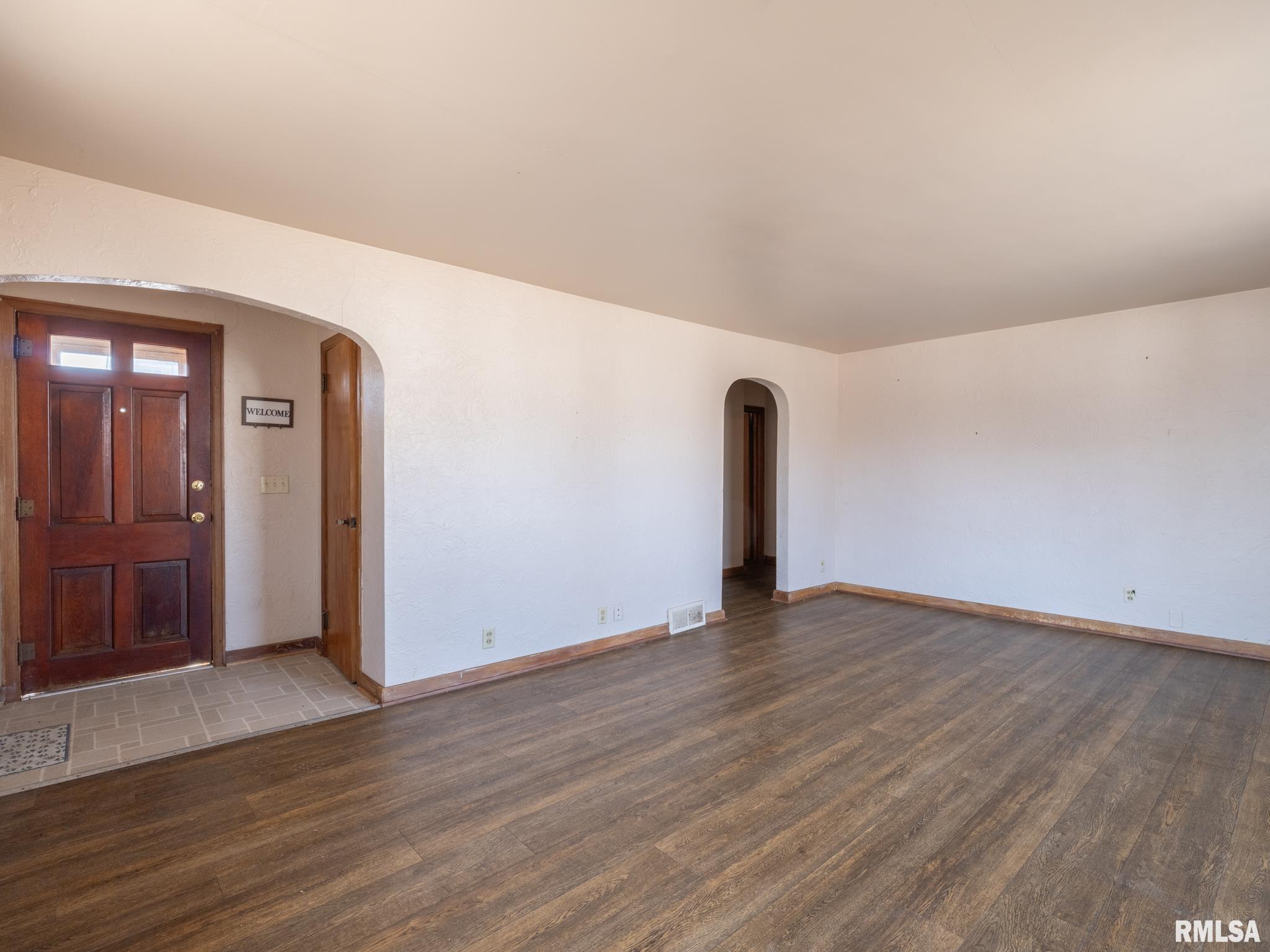 102 S Van Buren Street, Lewistown, Illinois image 16
