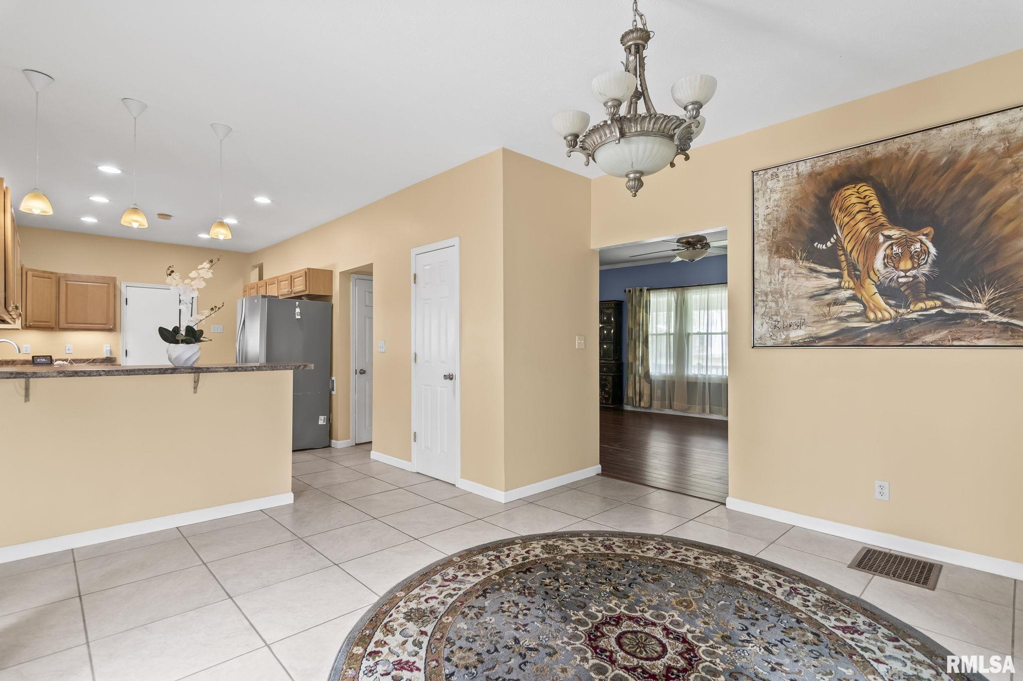 613 Black Avenue, Springfield, Illinois image 16