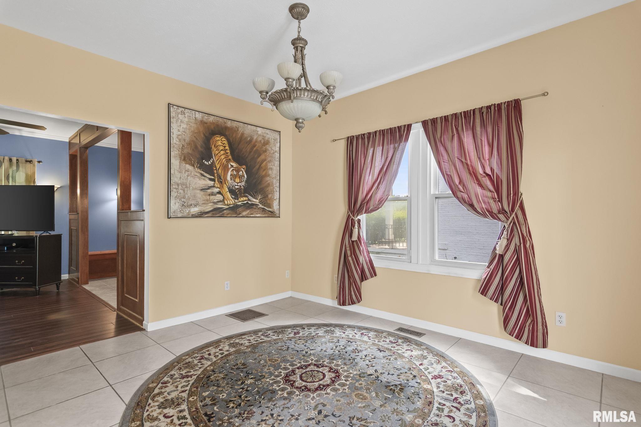 613 Black Avenue, Springfield, Illinois image 17