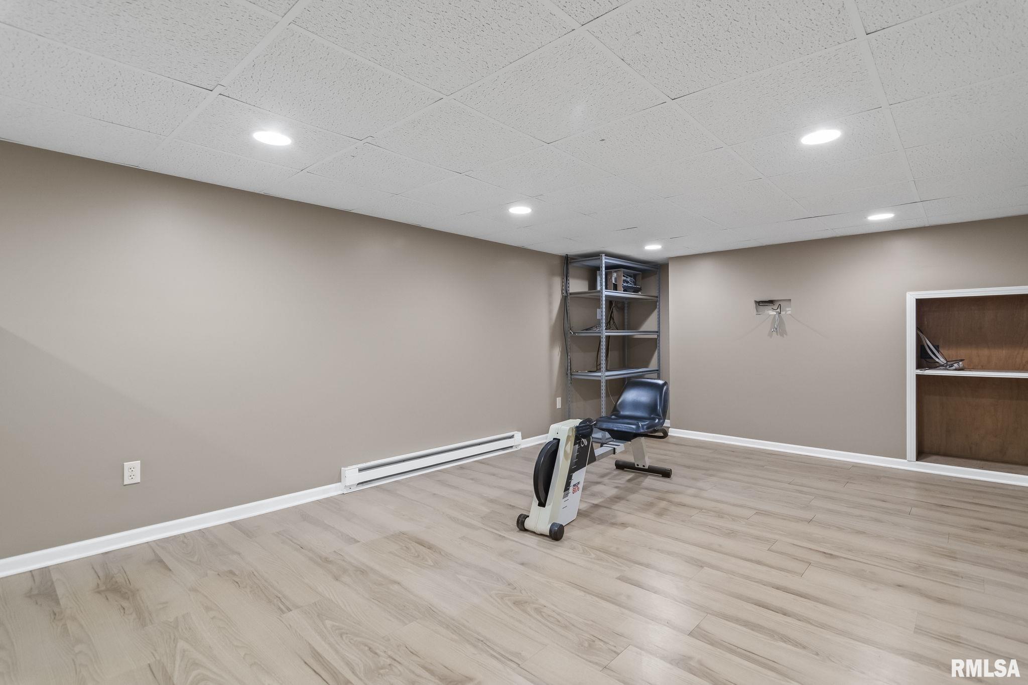 613 Black Avenue, Springfield, Illinois image 31
