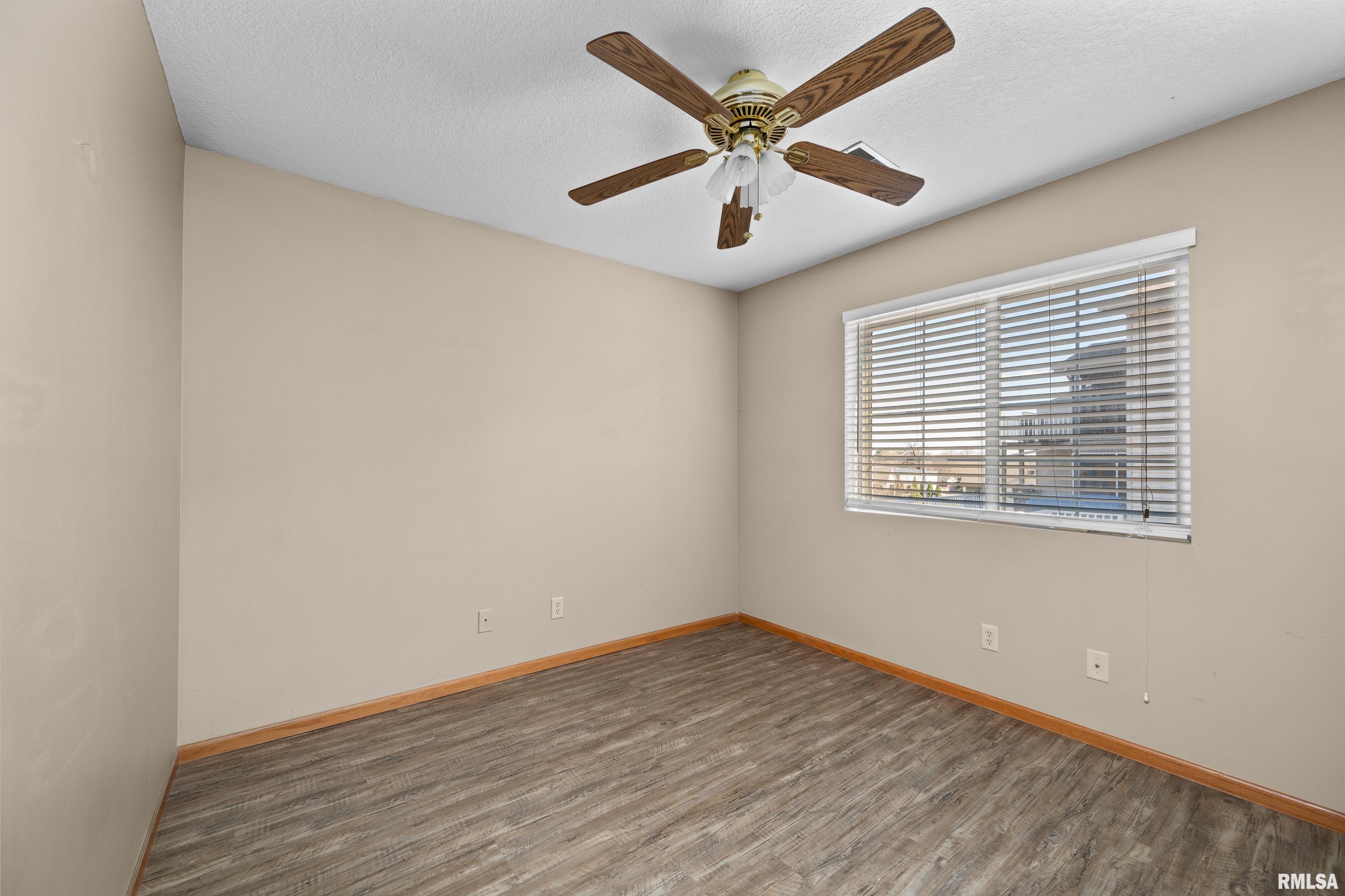 3814 Creek Hill Drive, Bettendorf, Iowa image 17