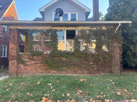 Homes For Sale - 606 E Arcadia Avenue<br/> Peoria, IL 61603