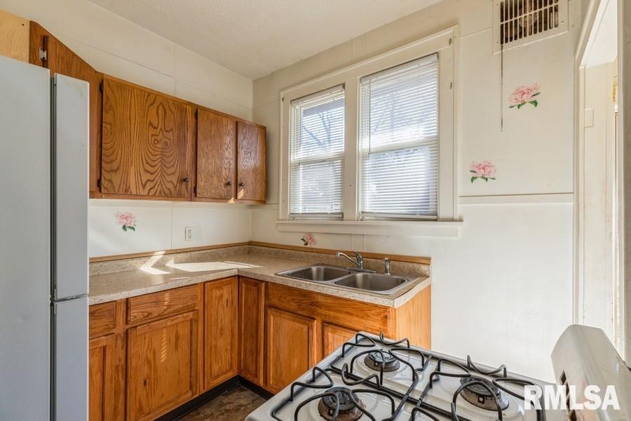 4227 11th Street, Rock Island, Illinois image 9