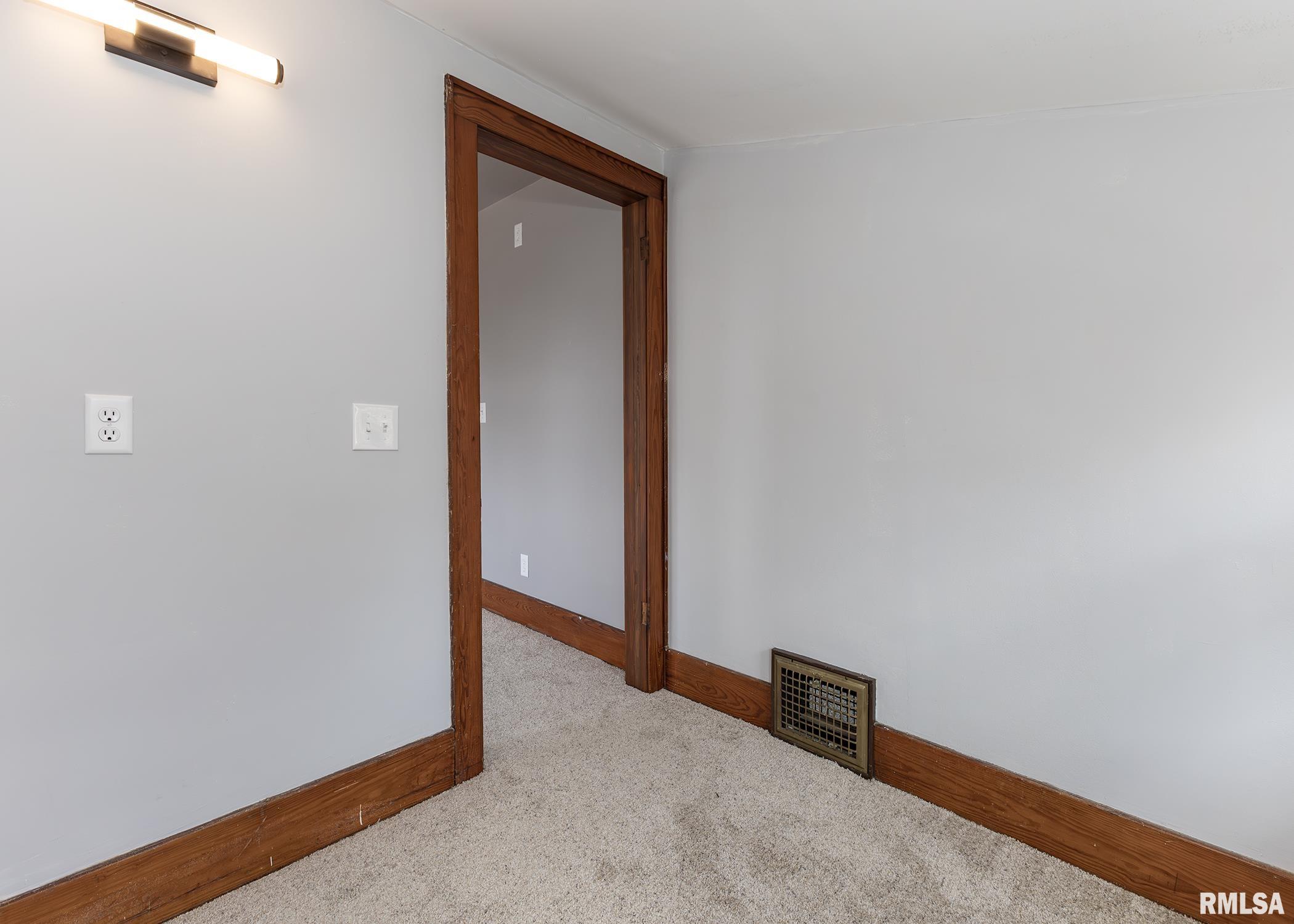 2119 44th Street, Moline, Illinois image 24