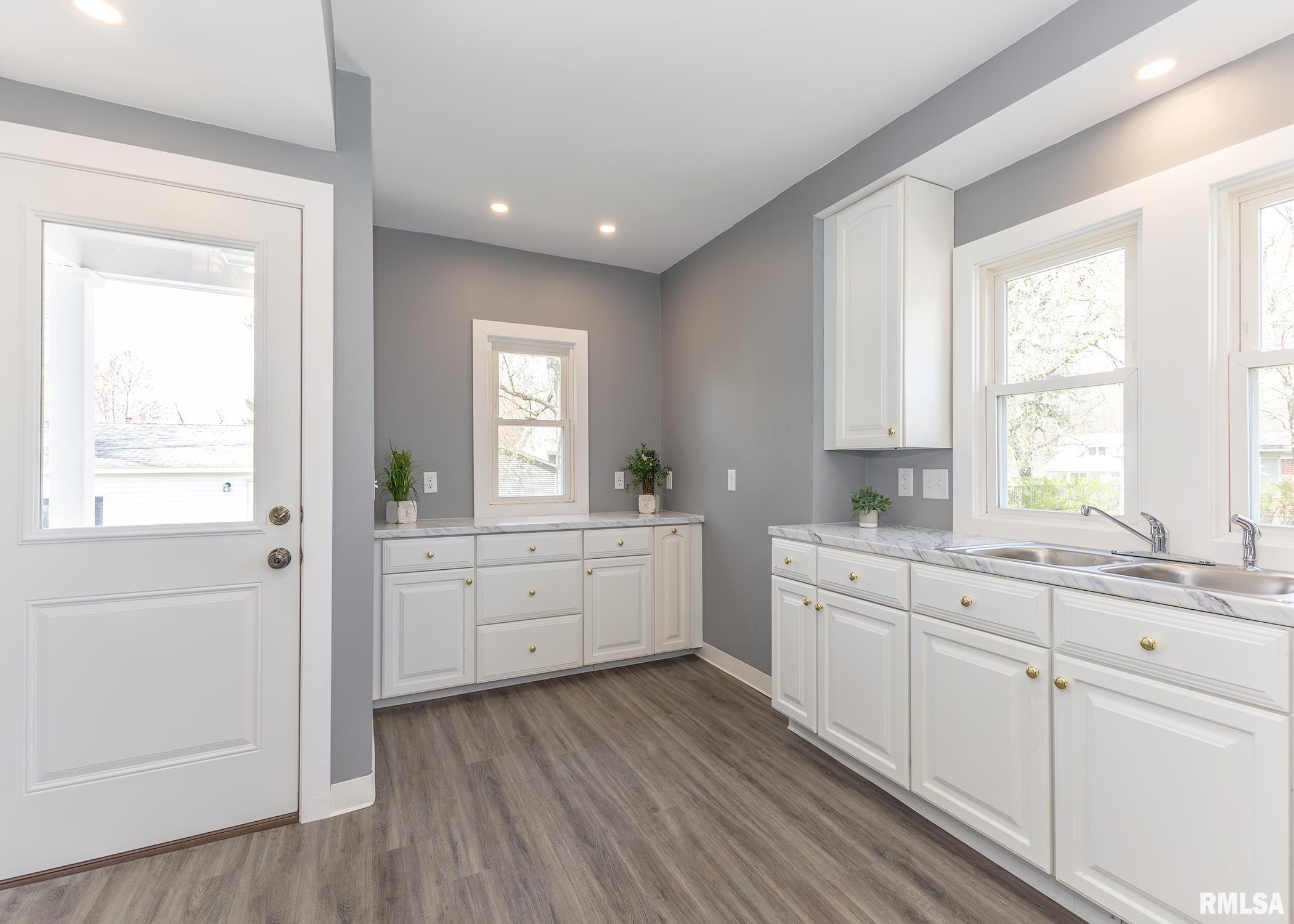 2119 44th Street, Moline, Illinois image 11