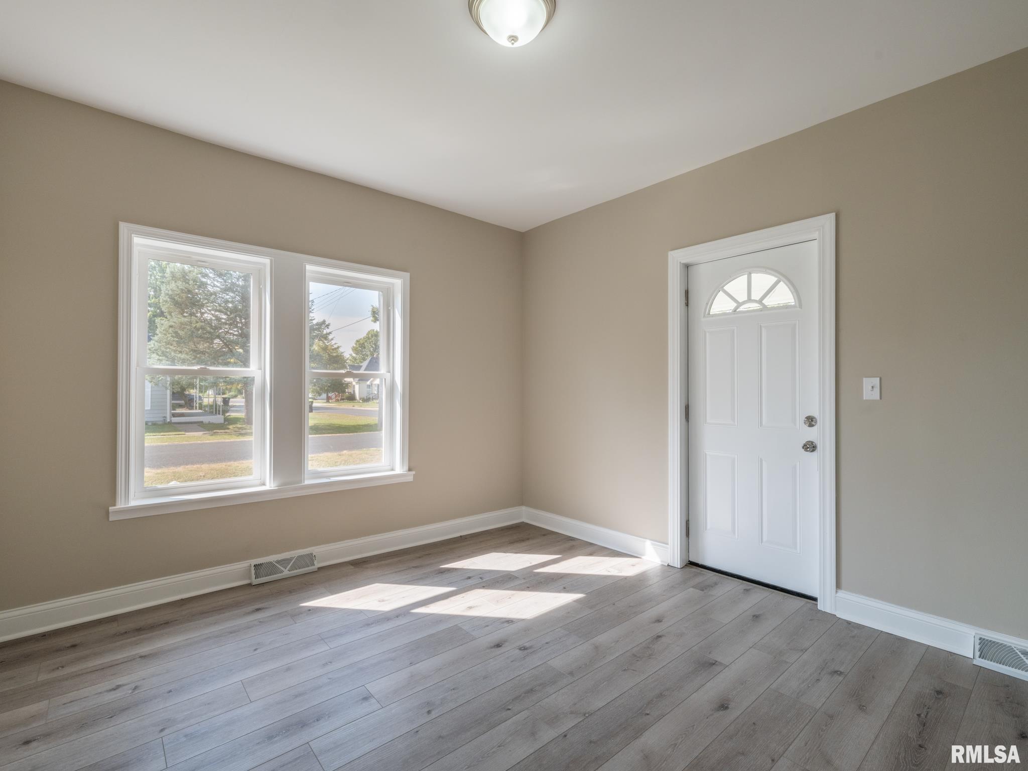 201 E Oakley Street, Glasford, Illinois image 2