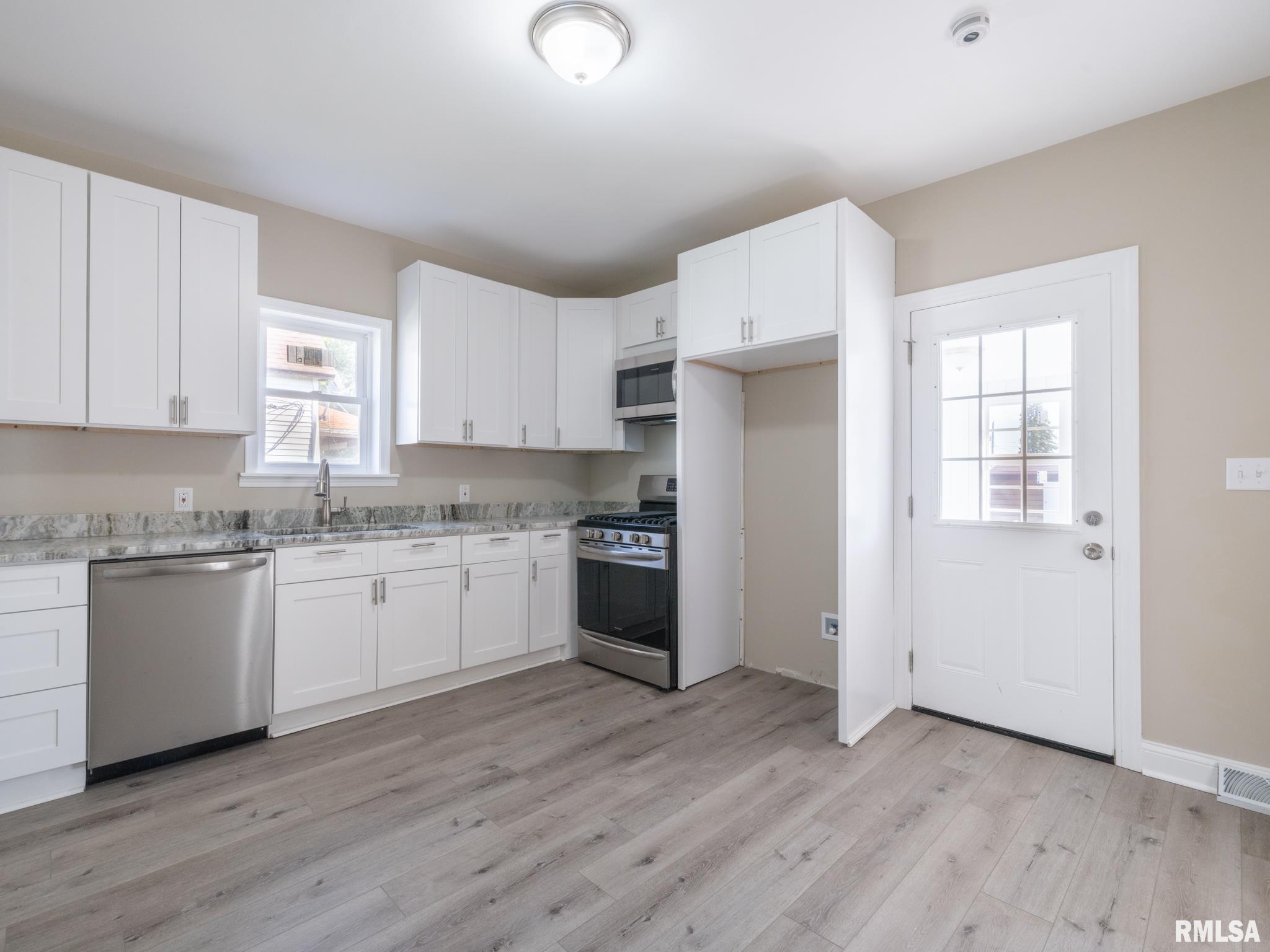201 E Oakley Street, Glasford, Illinois image 10