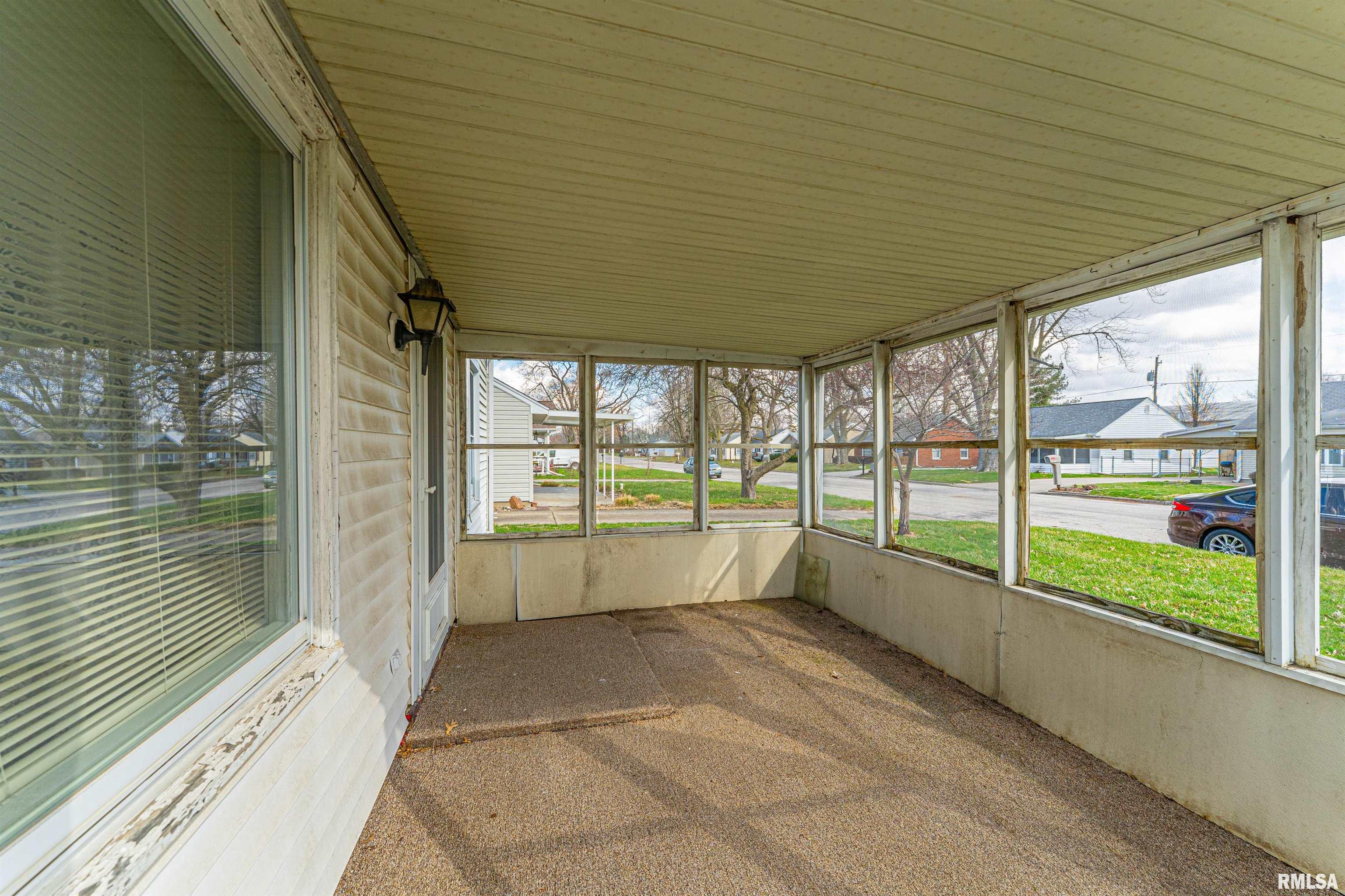 1426 3rd Street, Lincoln, Illinois image 3