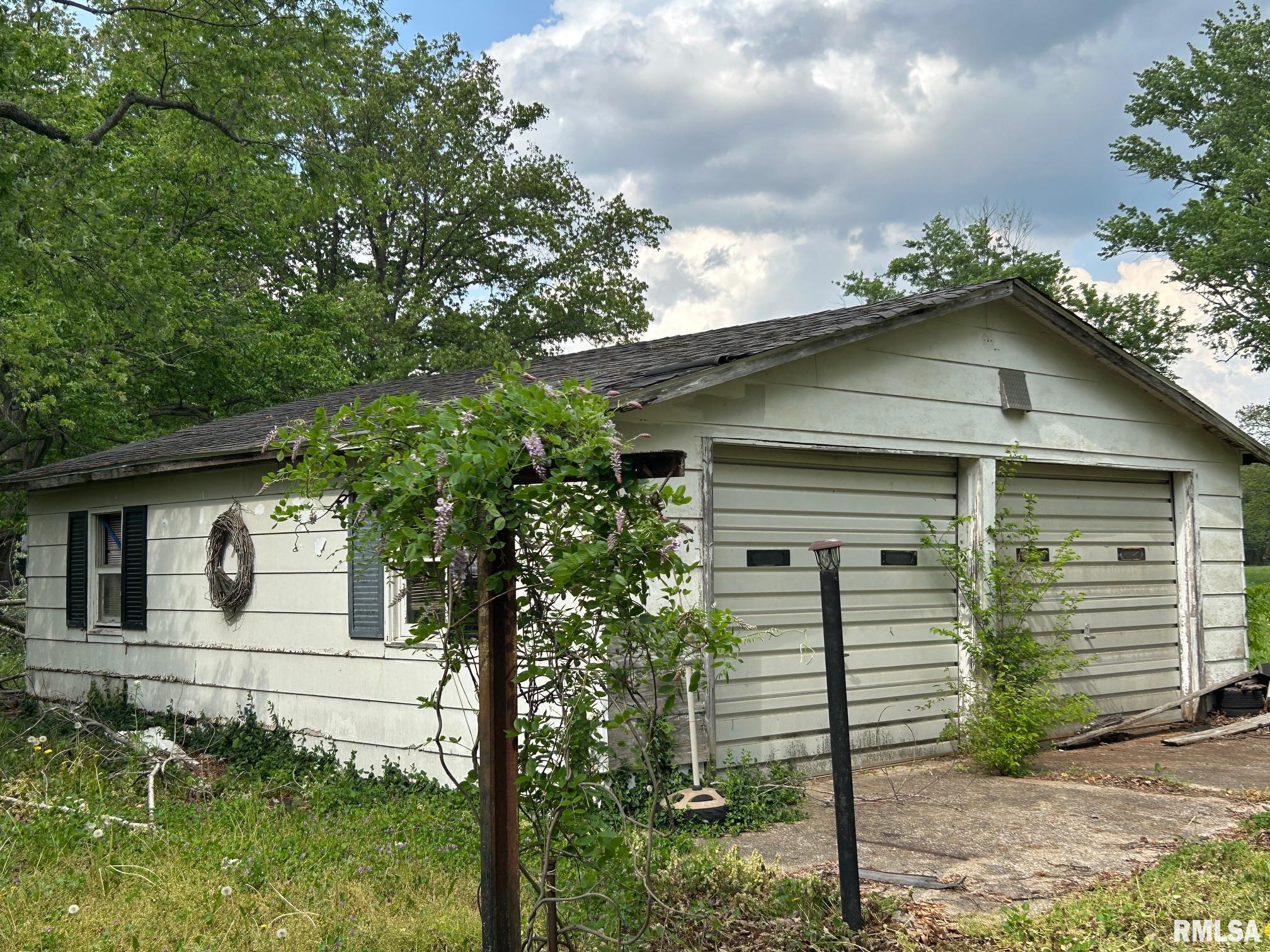 410 S Jenette, Buckner, Illinois image 6