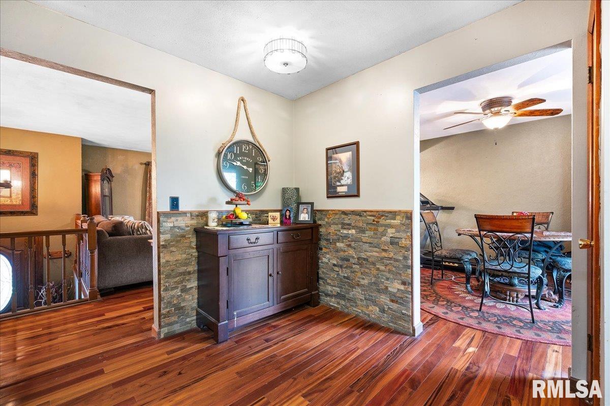 411 Zook Court, Germantown Hills, Illinois image 24