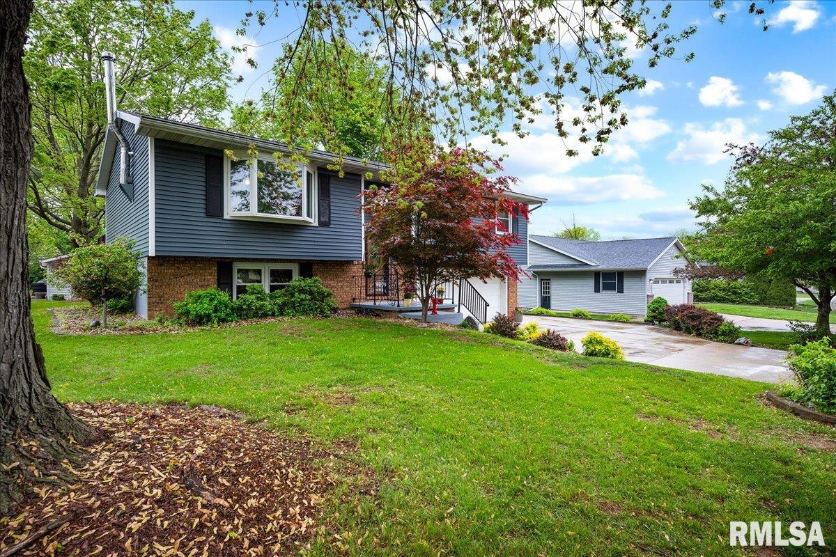 411 Zook Court, Germantown Hills, Illinois image 2