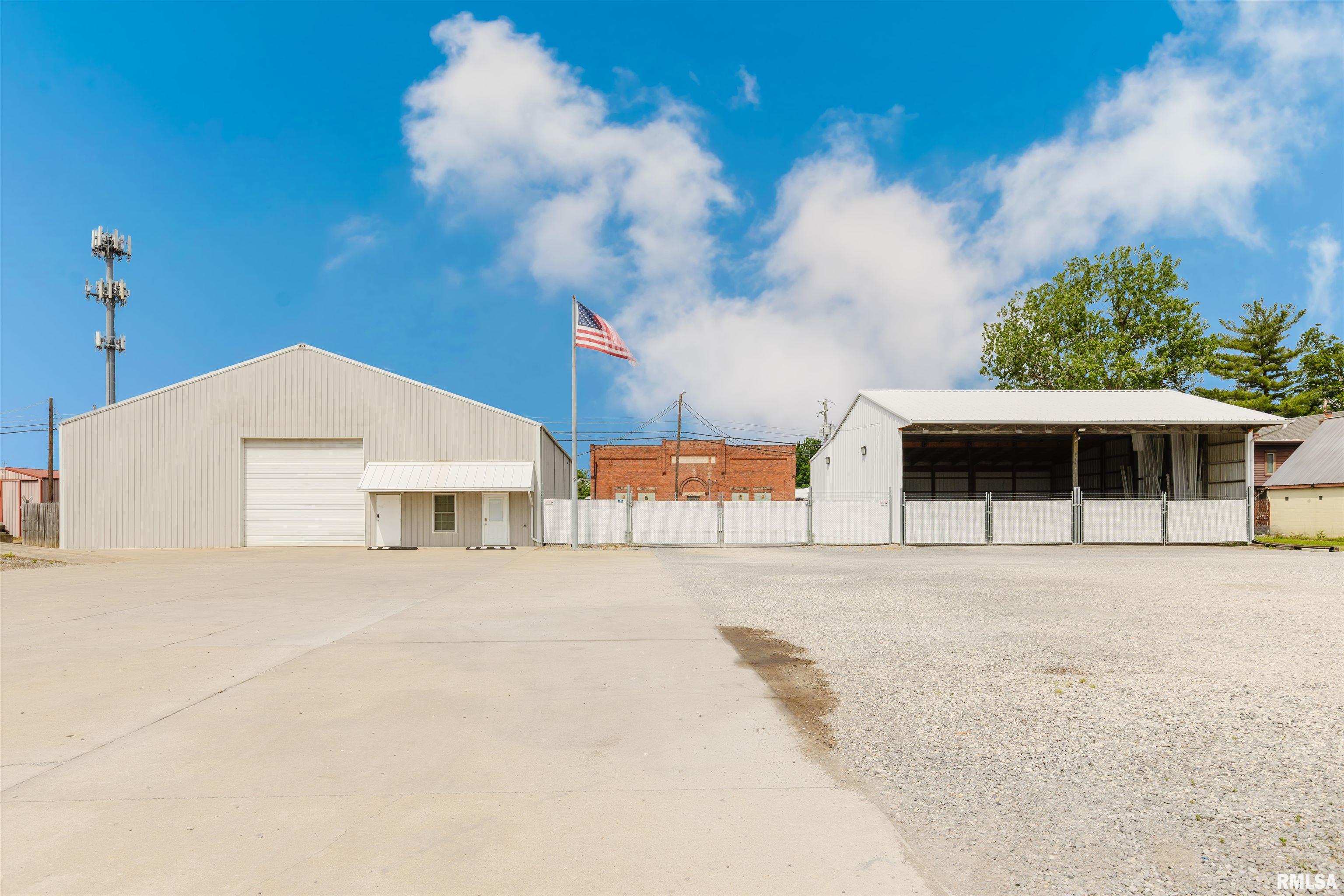 Photo 1 of 27 — 600 N VAN BUREN Street, Marion, IL 62959