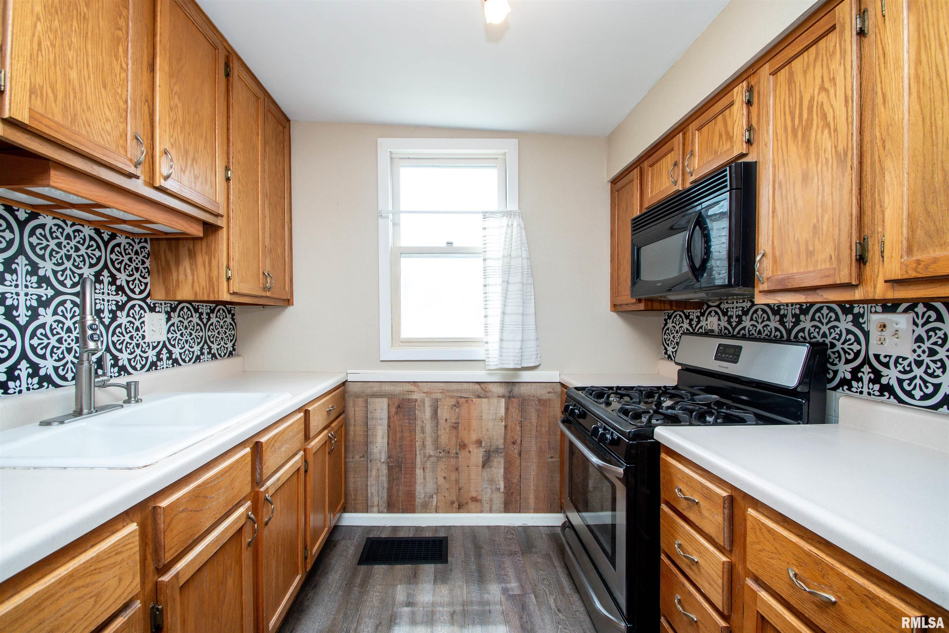 2106 Bloomington Road, East Peoria, Illinois image 16