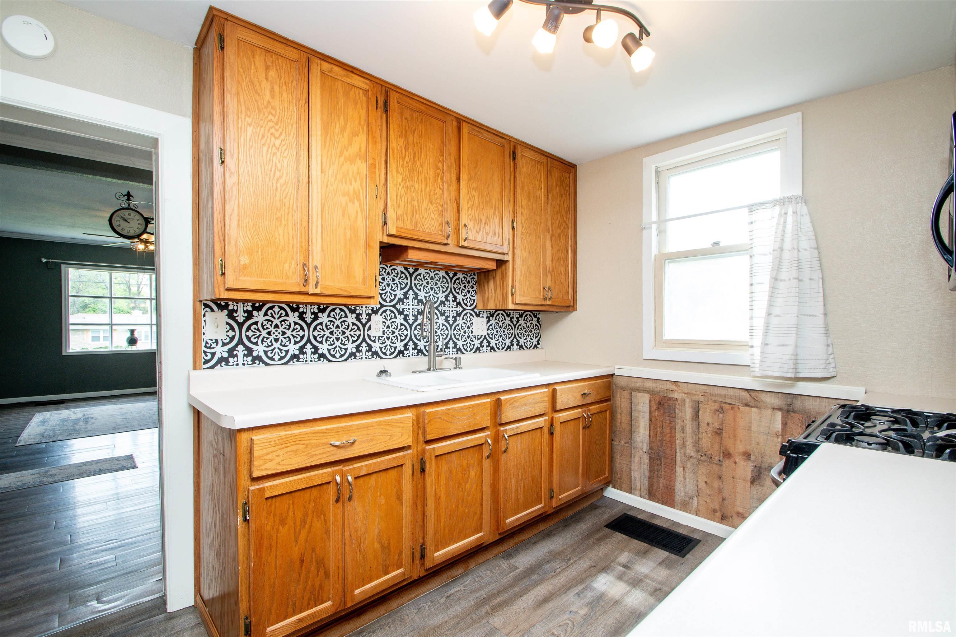 2106 Bloomington Road, East Peoria, Illinois image 18