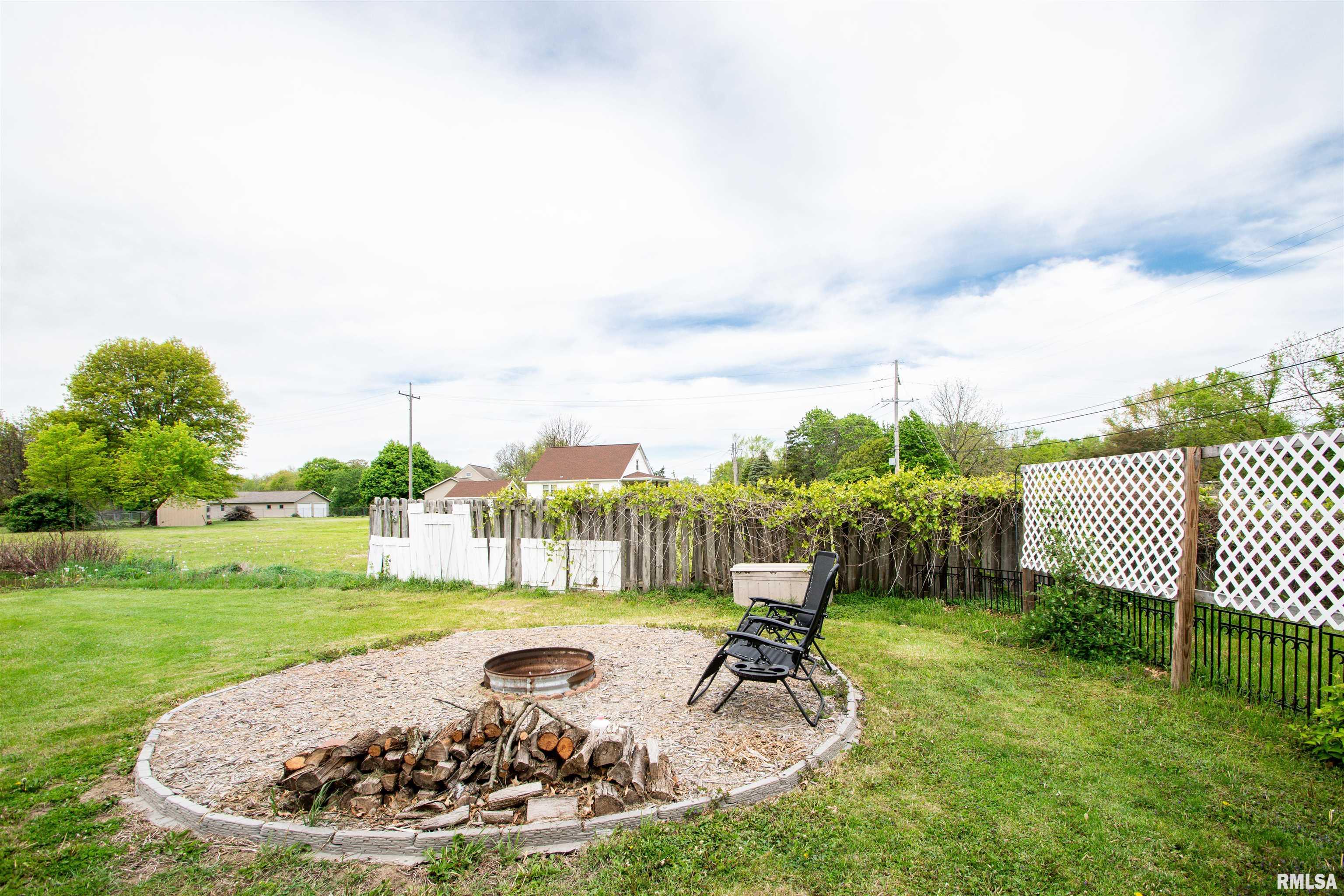2106 Bloomington Road, East Peoria, Illinois image 11