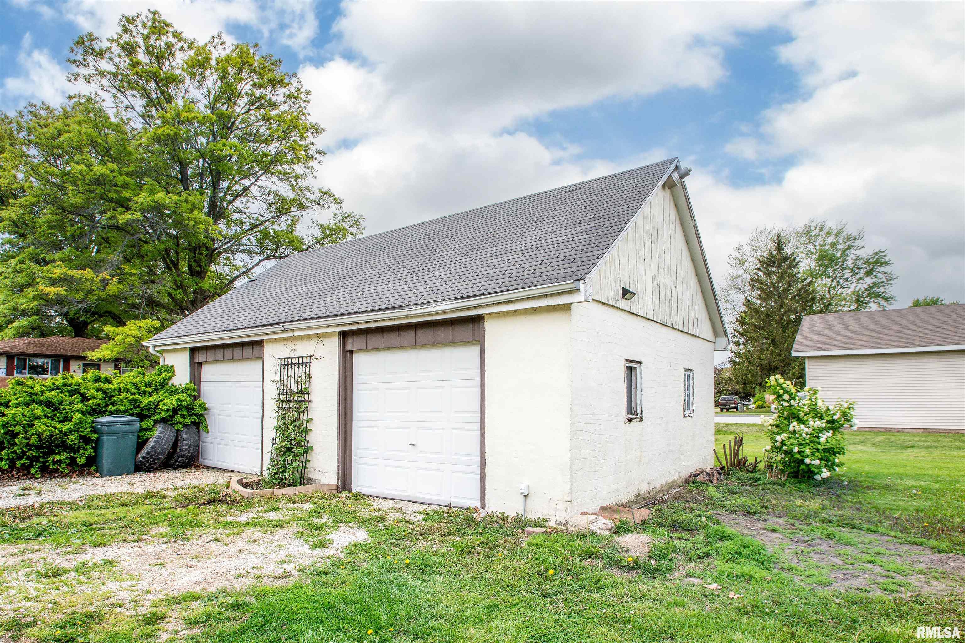 2106 Bloomington Road, East Peoria, Illinois image 8