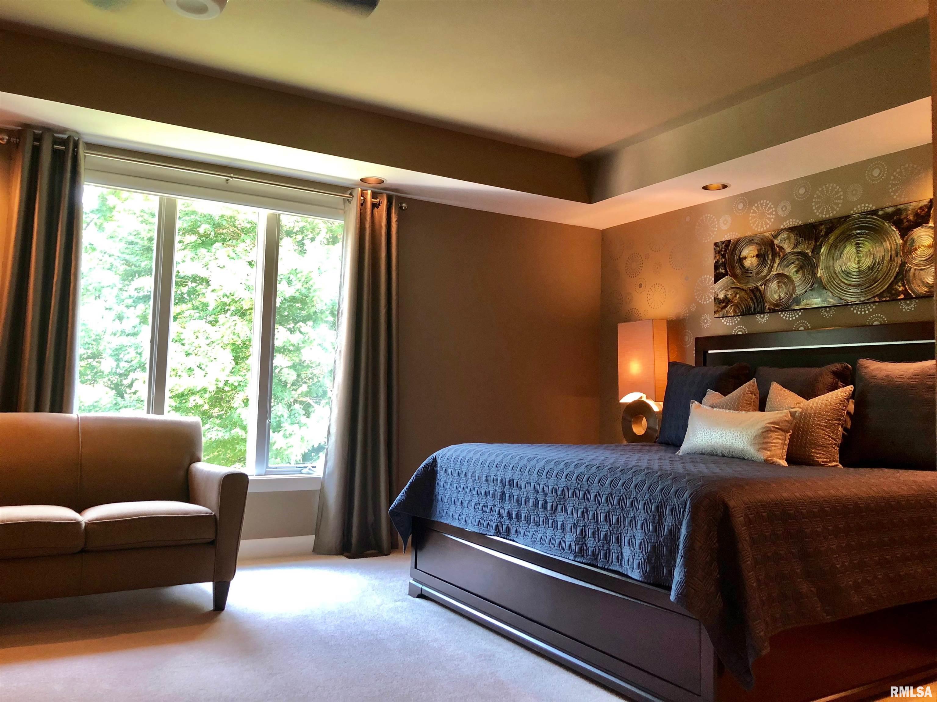 325 Hillcrest Drive, Macomb, Illinois image 23