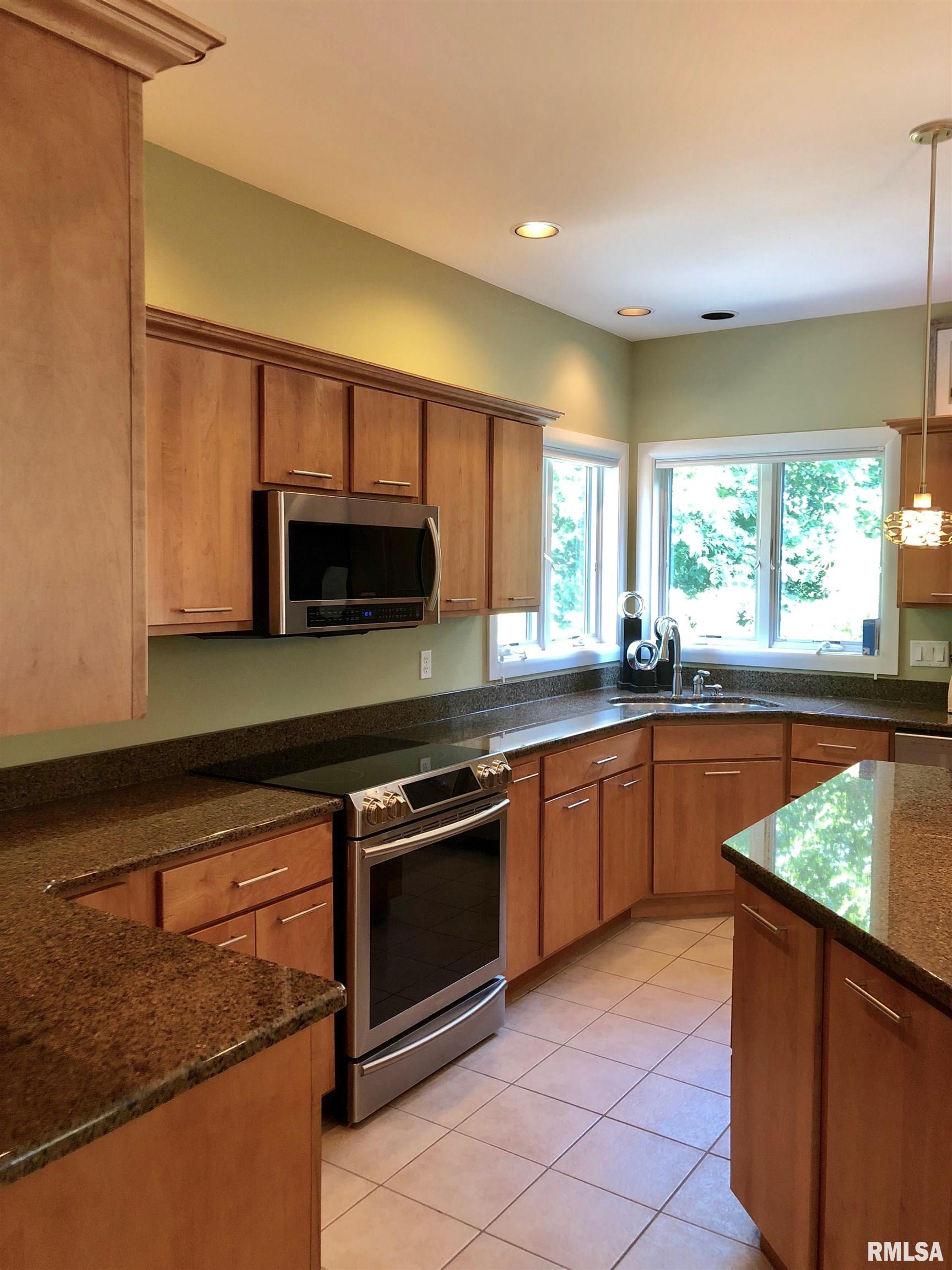 325 Hillcrest Drive, Macomb, Illinois image 12