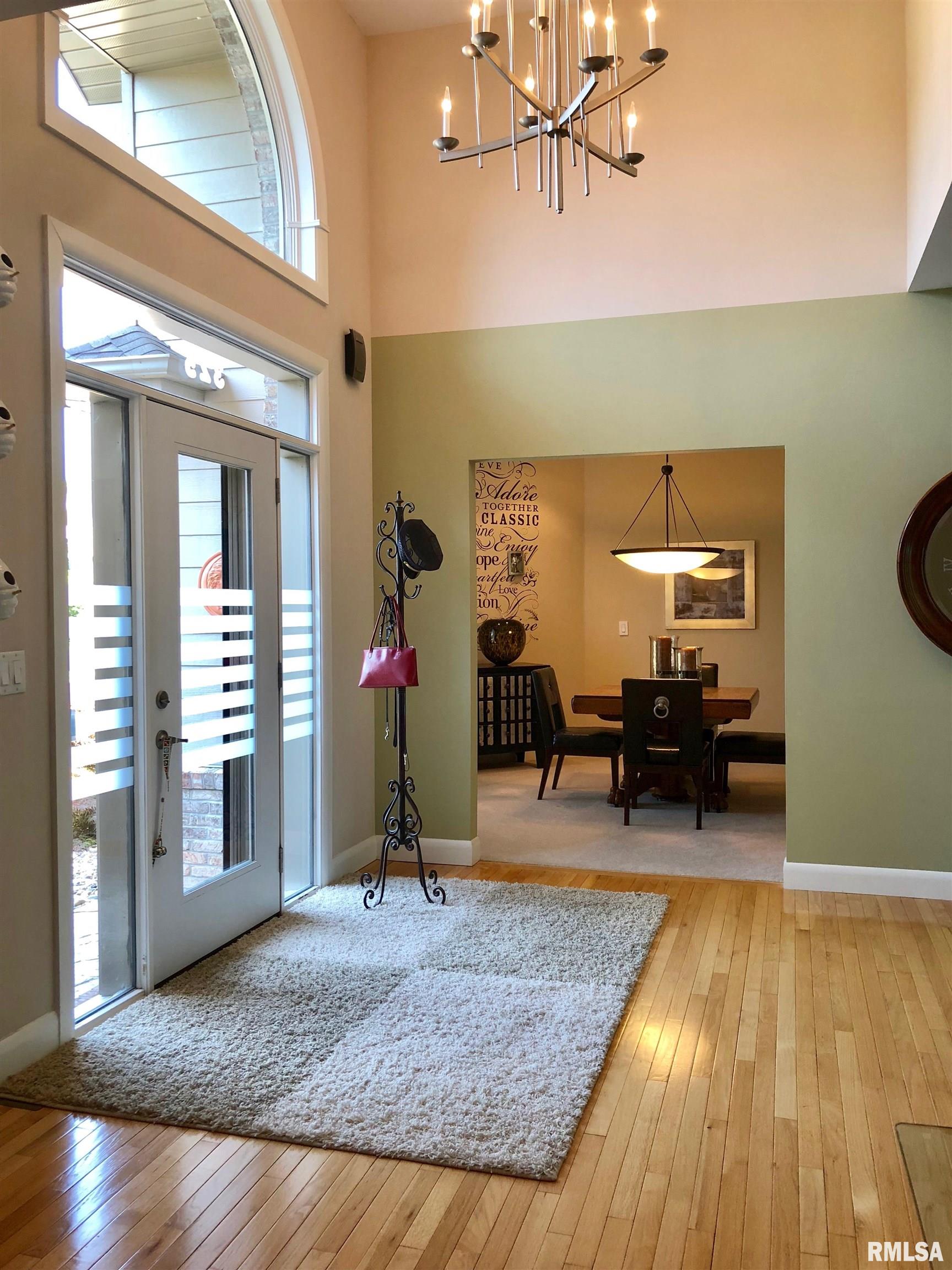 325 Hillcrest Drive, Macomb, Illinois image 3