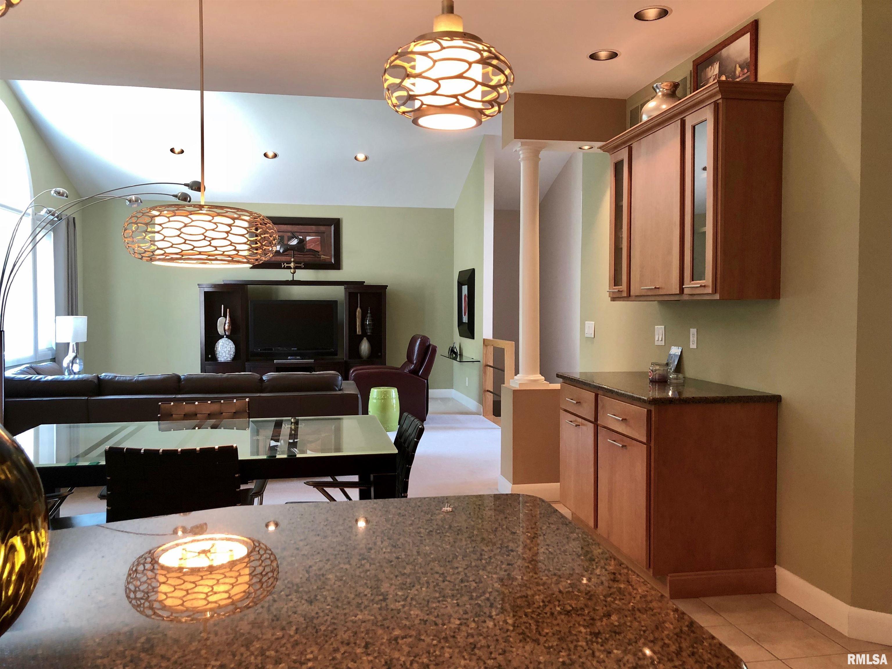 325 Hillcrest Drive, Macomb, Illinois image 18