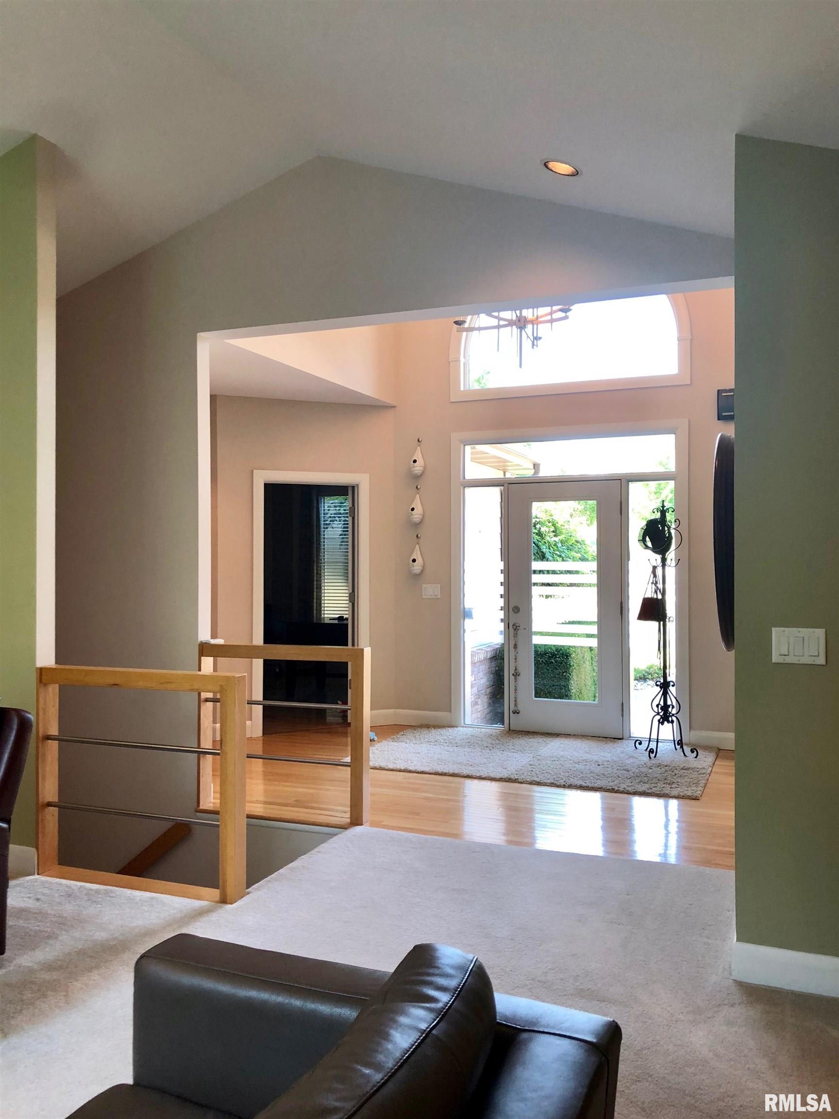325 Hillcrest Drive, Macomb, Illinois image 2