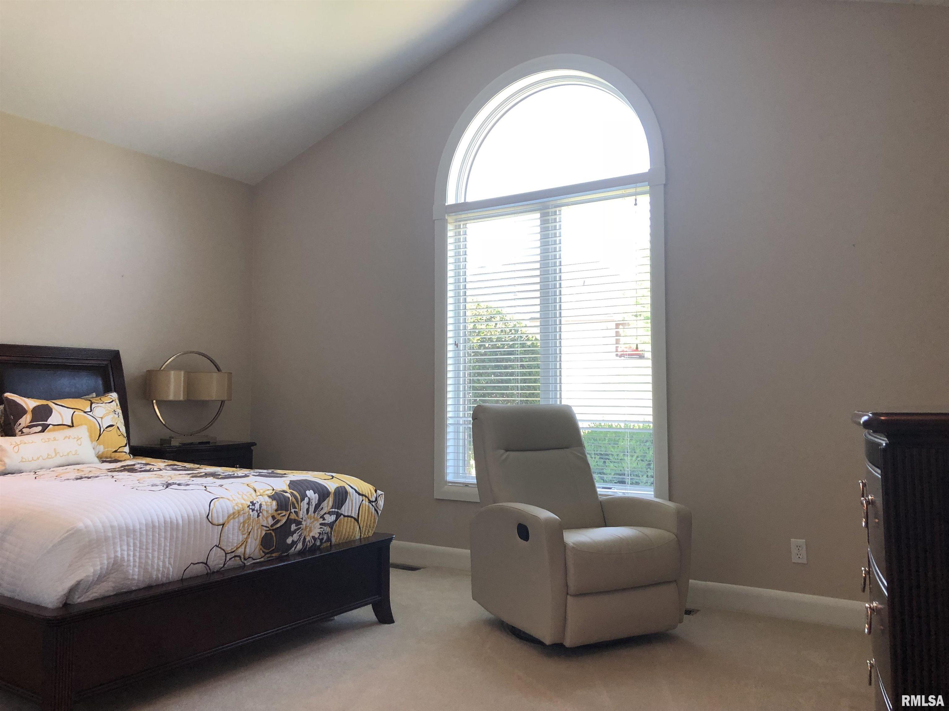 325 Hillcrest Drive, Macomb, Illinois image 28
