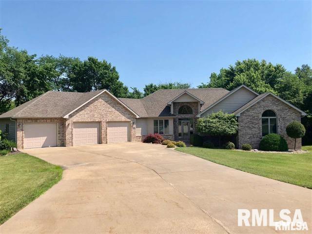 325 Hillcrest Drive, Macomb, Illinois image 1