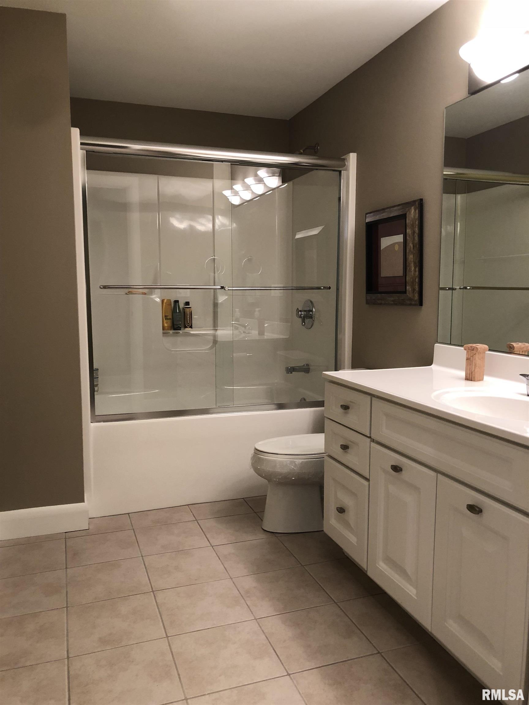 325 Hillcrest Drive, Macomb, Illinois image 40