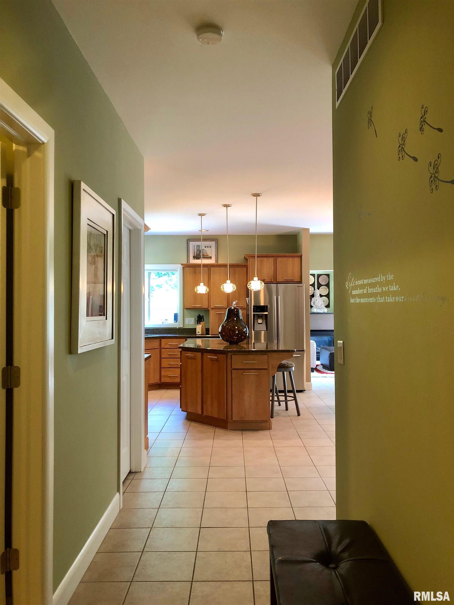 325 Hillcrest Drive, Macomb, Illinois image 14