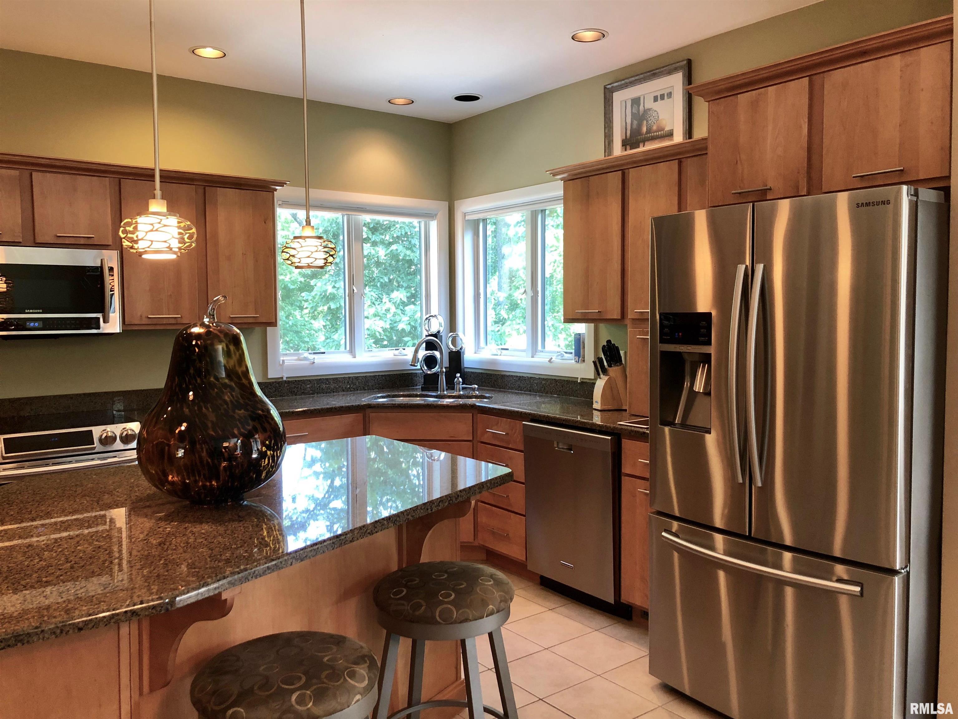 325 Hillcrest Drive, Macomb, Illinois image 13