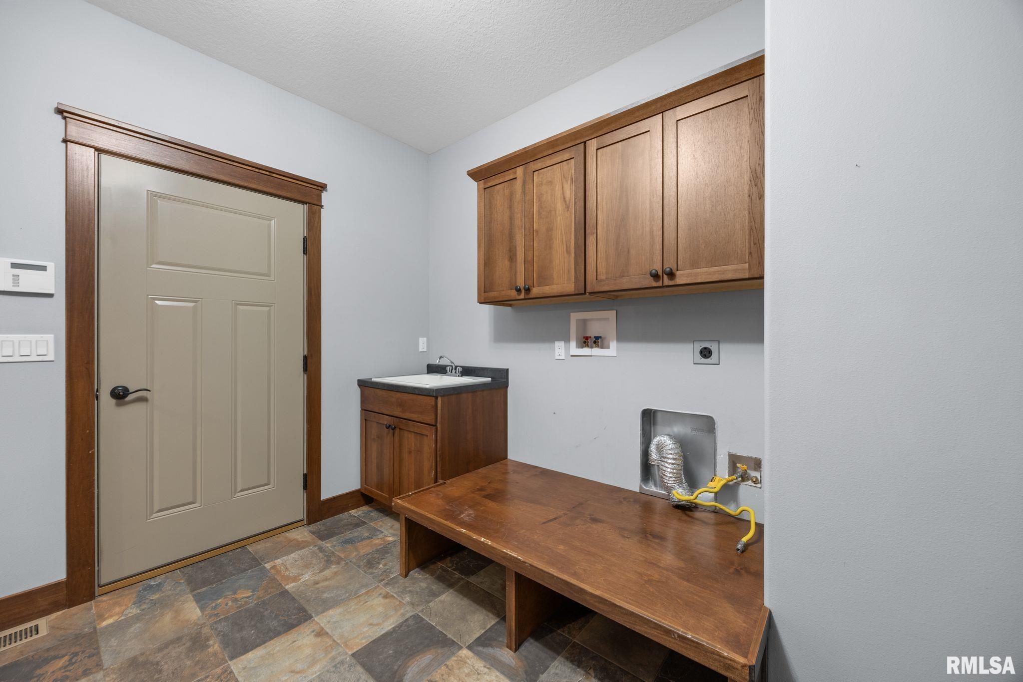 5220 Burr Oak Court, Cedar Rapids, Iowa image 28