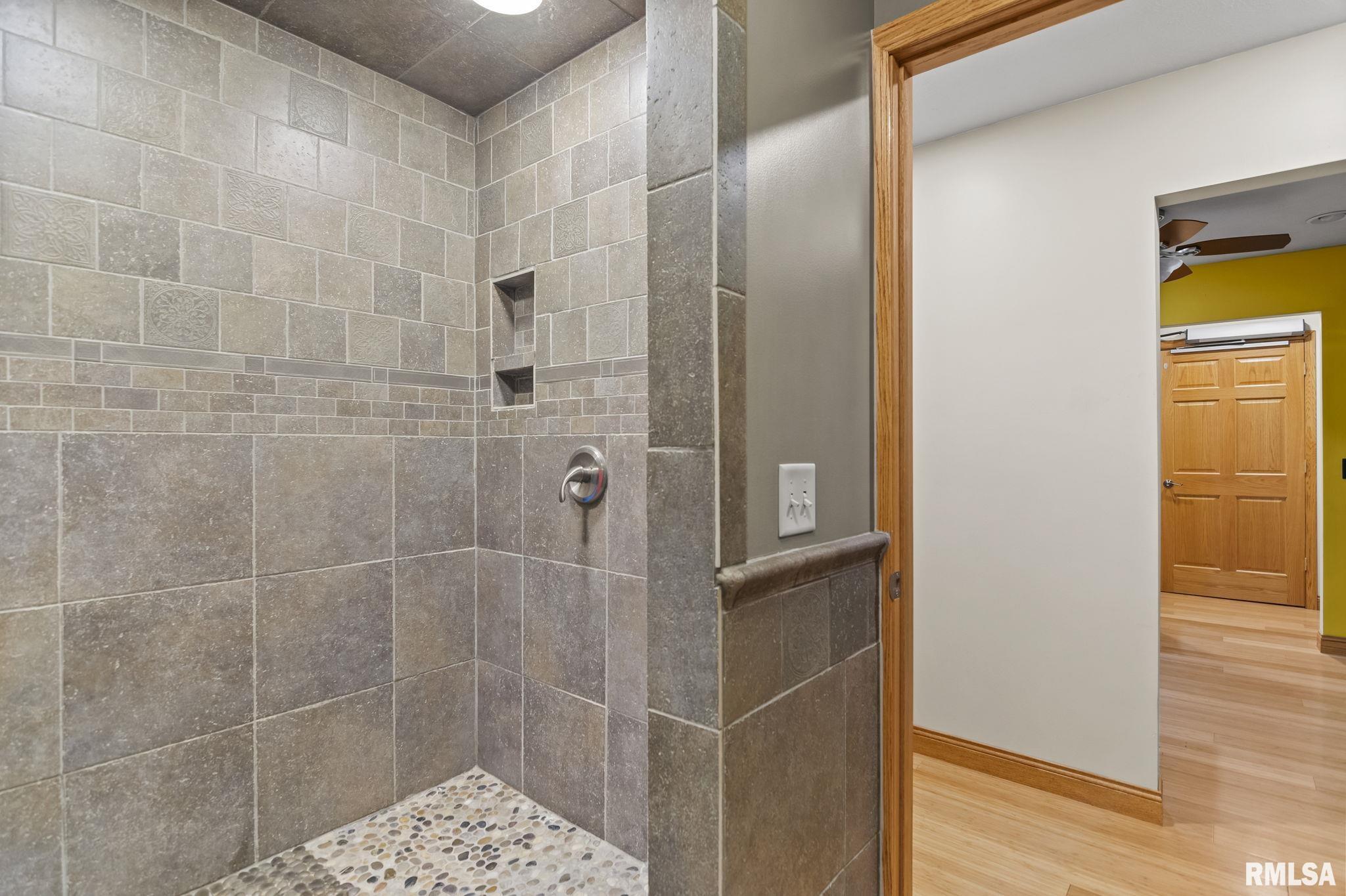 10 S Griffith Creek Road, Mechanicsburg, Illinois image 45