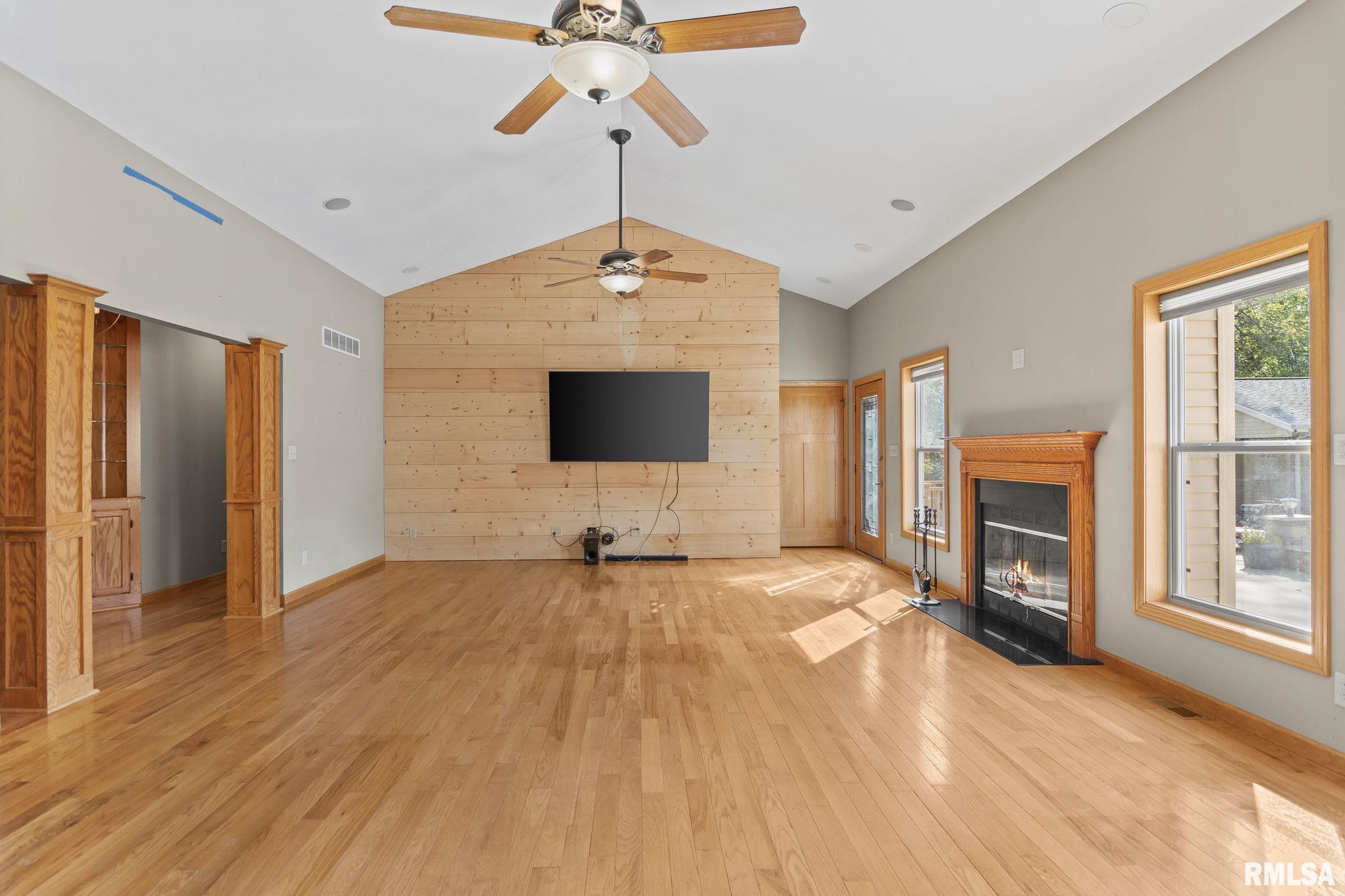 10 S Griffith Creek Road, Mechanicsburg, Illinois image 9