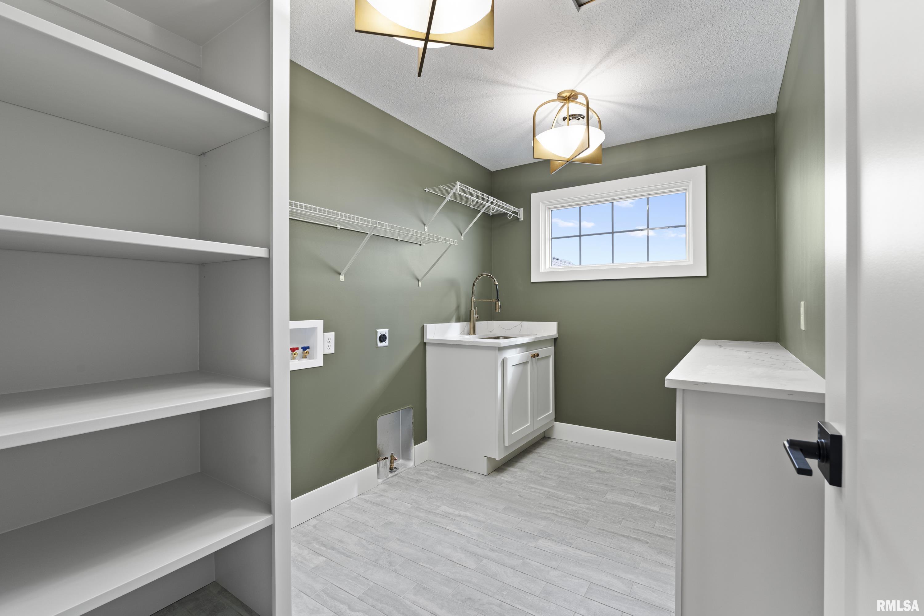 6578 Cardinal Road, Bettendorf, Iowa image 25
