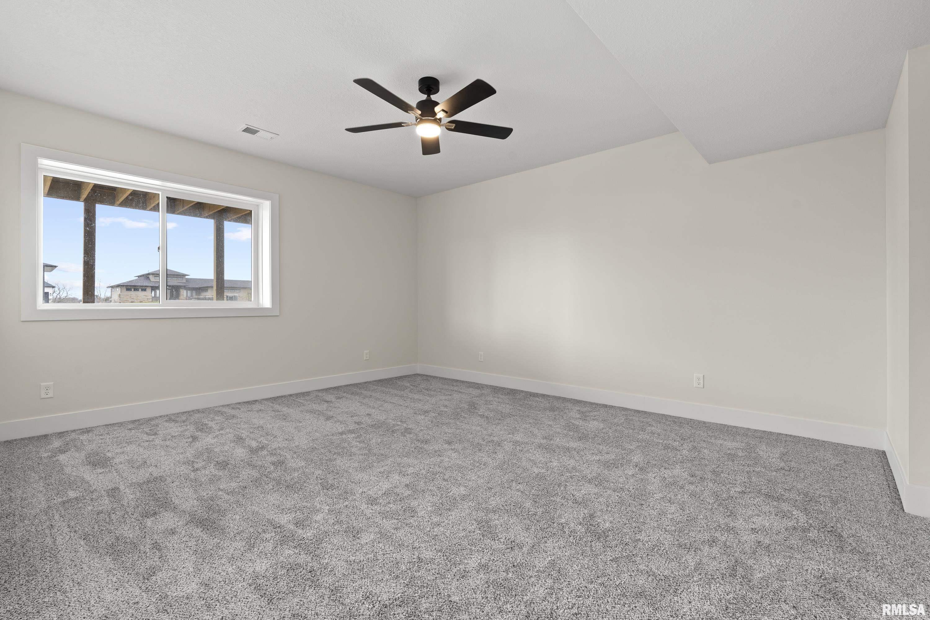 6578 Cardinal Road, Bettendorf, Iowa image 38