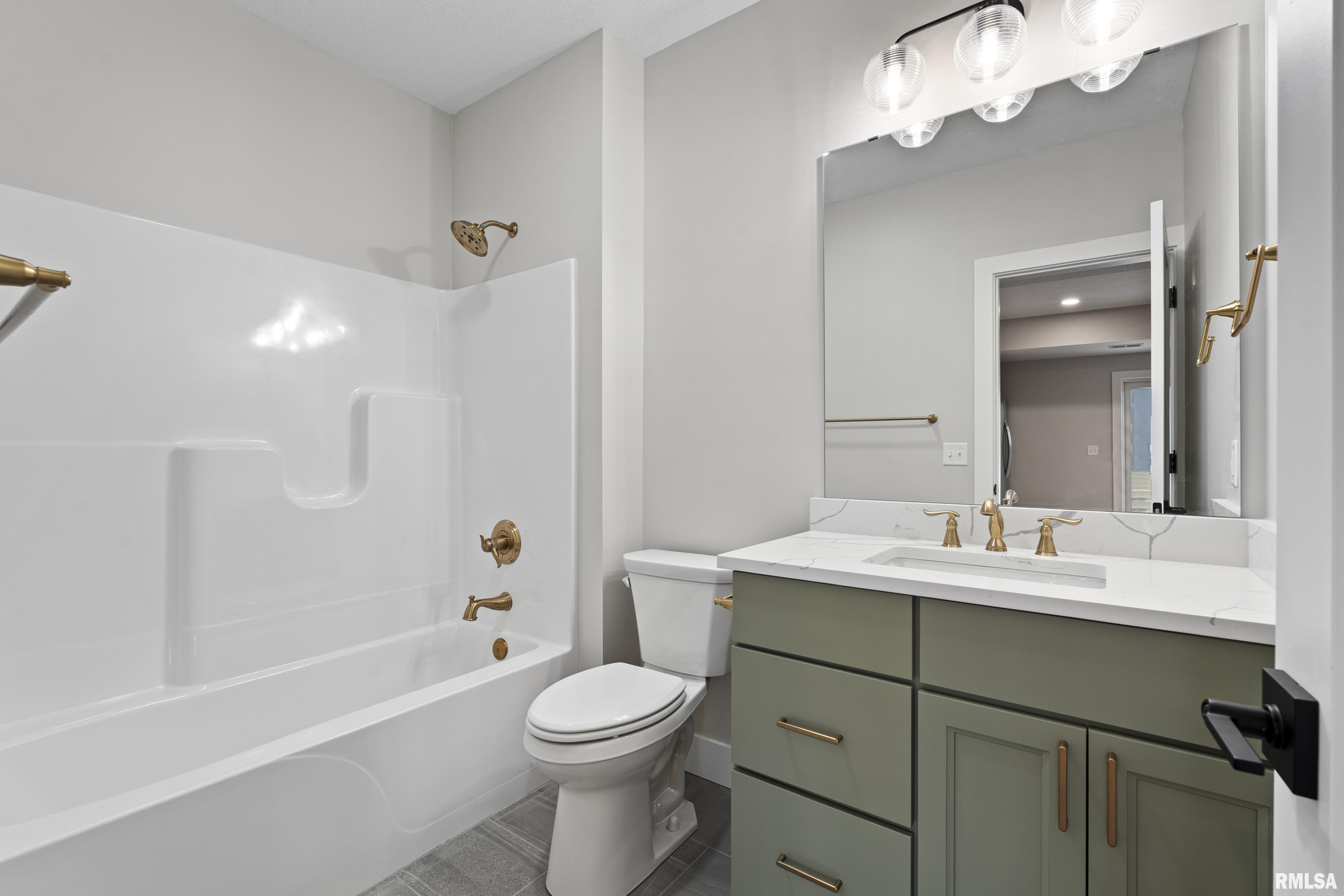 6578 Cardinal Road, Bettendorf, Iowa image 37