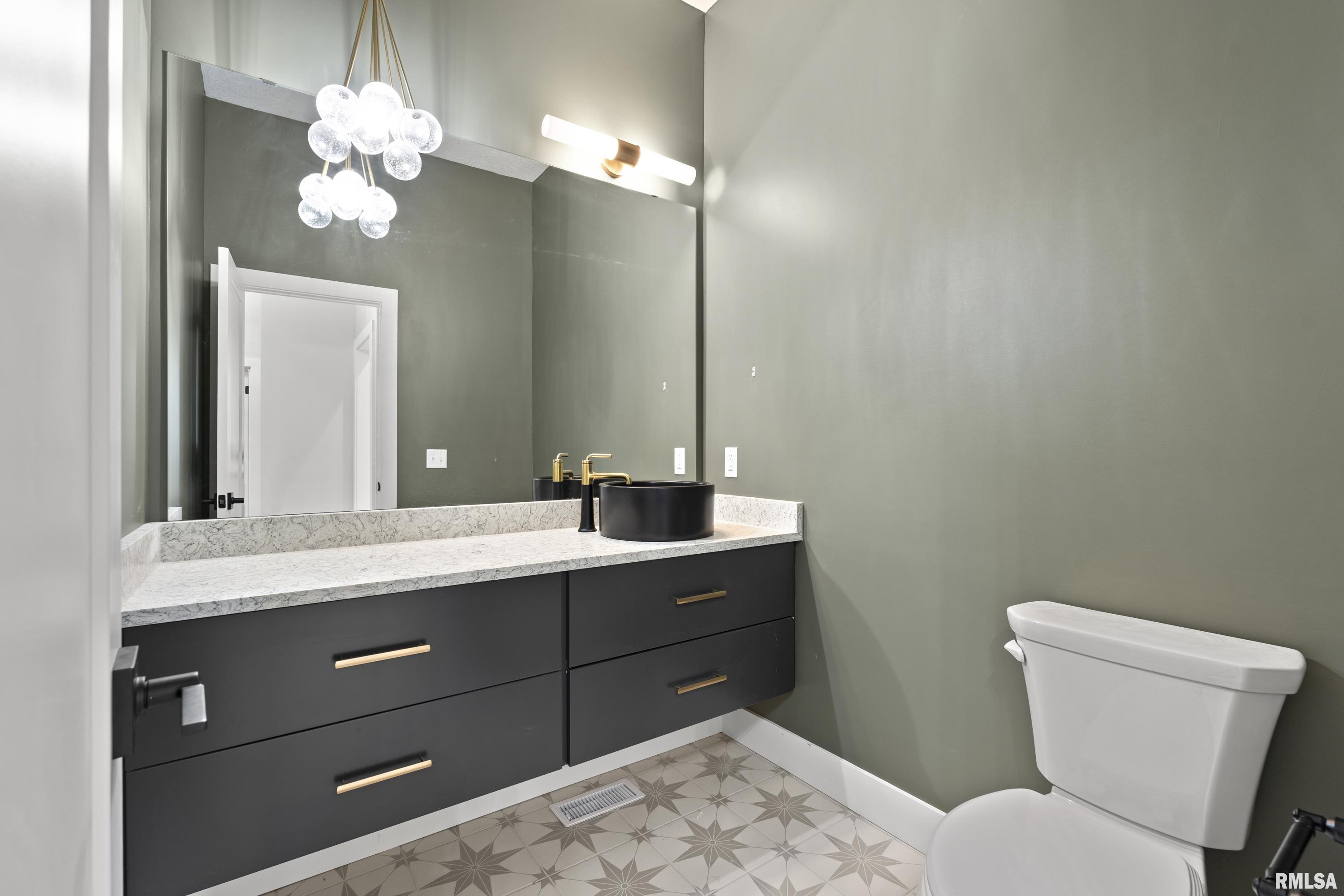6578 Cardinal Road, Bettendorf, Iowa image 16