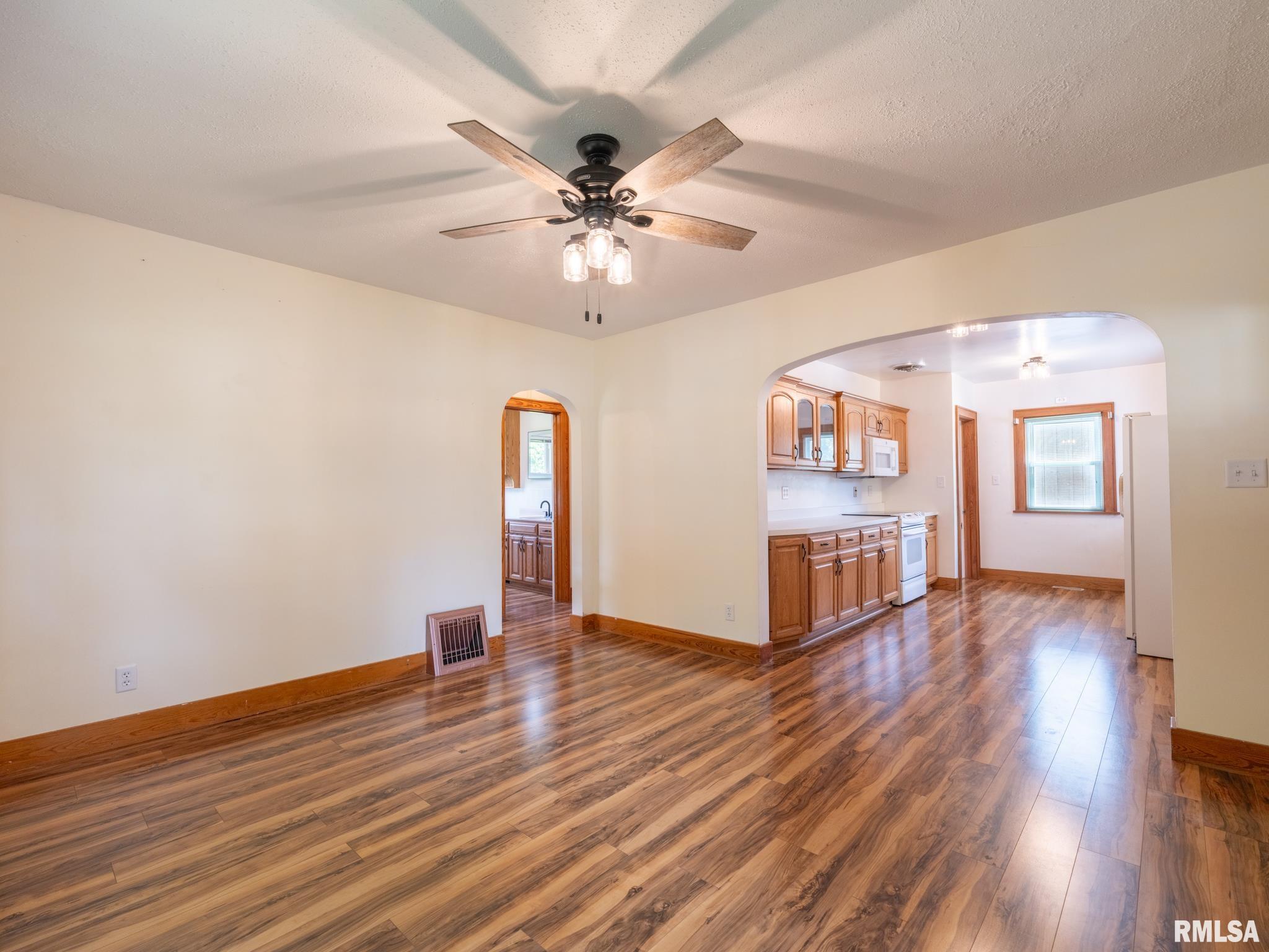 110 Loren Street, Washington, Illinois image 5