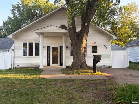 Homes For Sale - 806 E London Avenue<br/> Peoria County, Peoria Heights, IL 61616