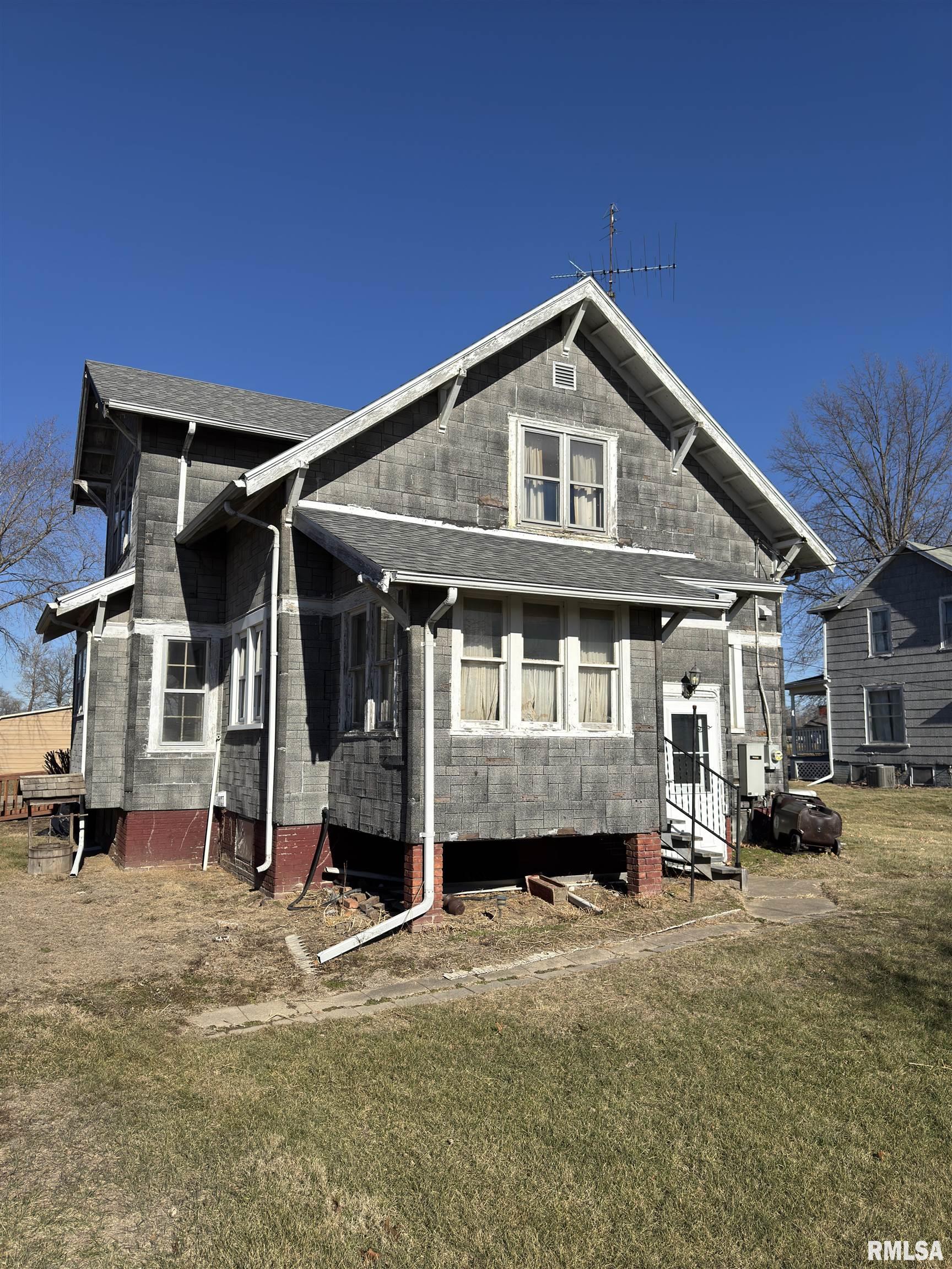 105 W High Street, London Mills, Illinois image 3