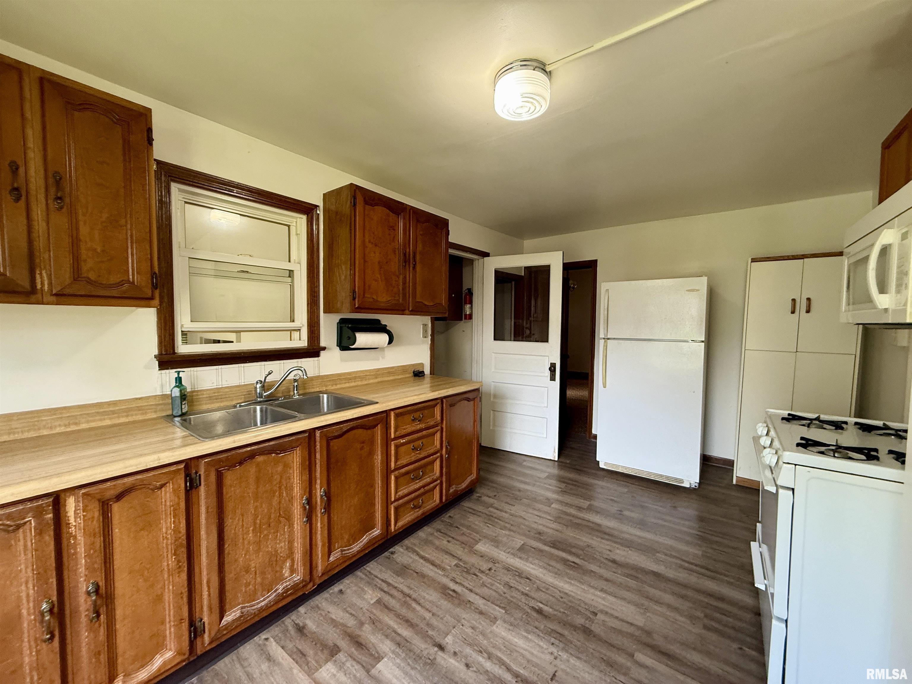 207 Bailey Avenue, East Galesburg, Illinois image 11