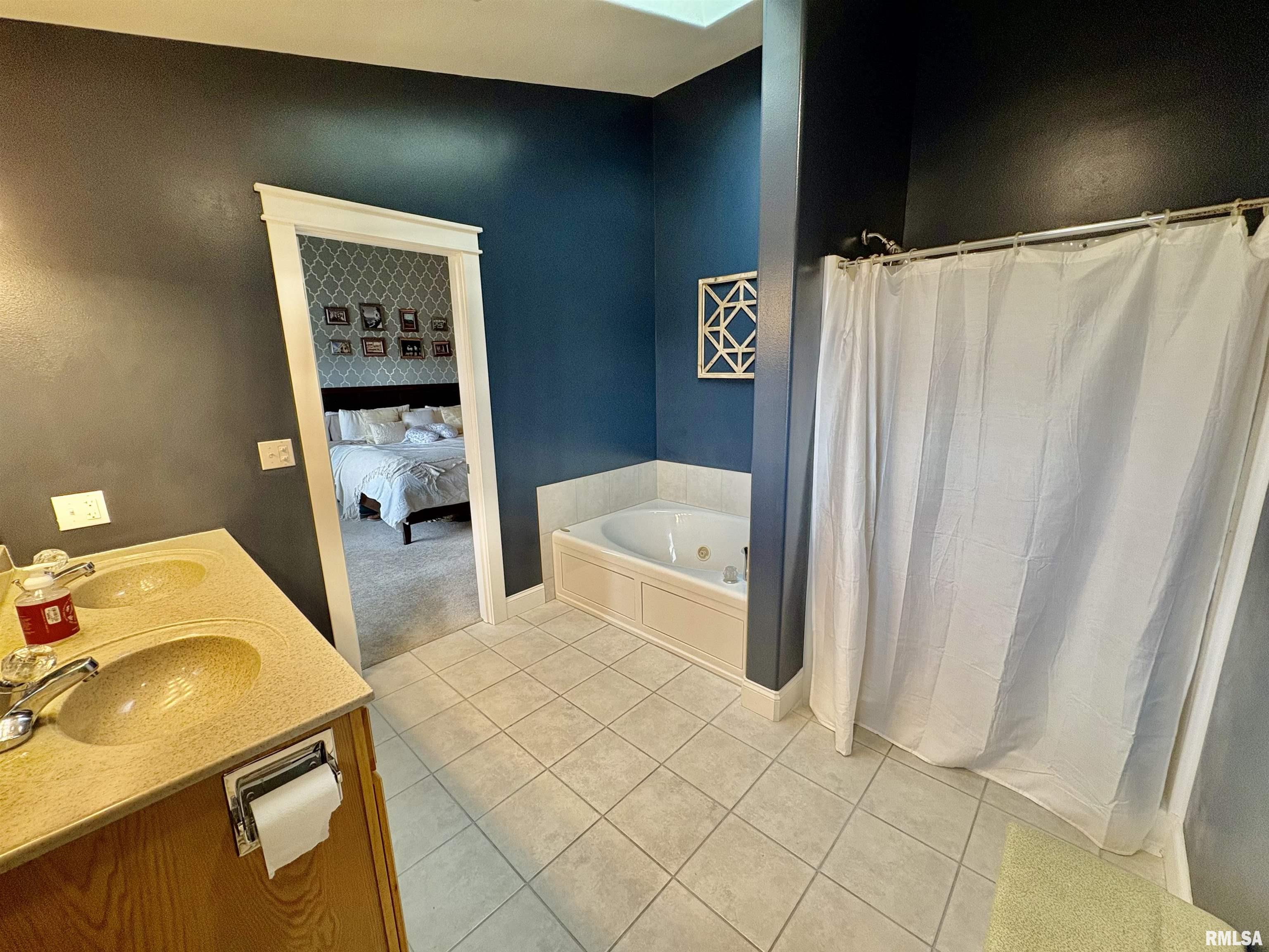 3096 Whitehaven Circle, Galesburg, Illinois image 31