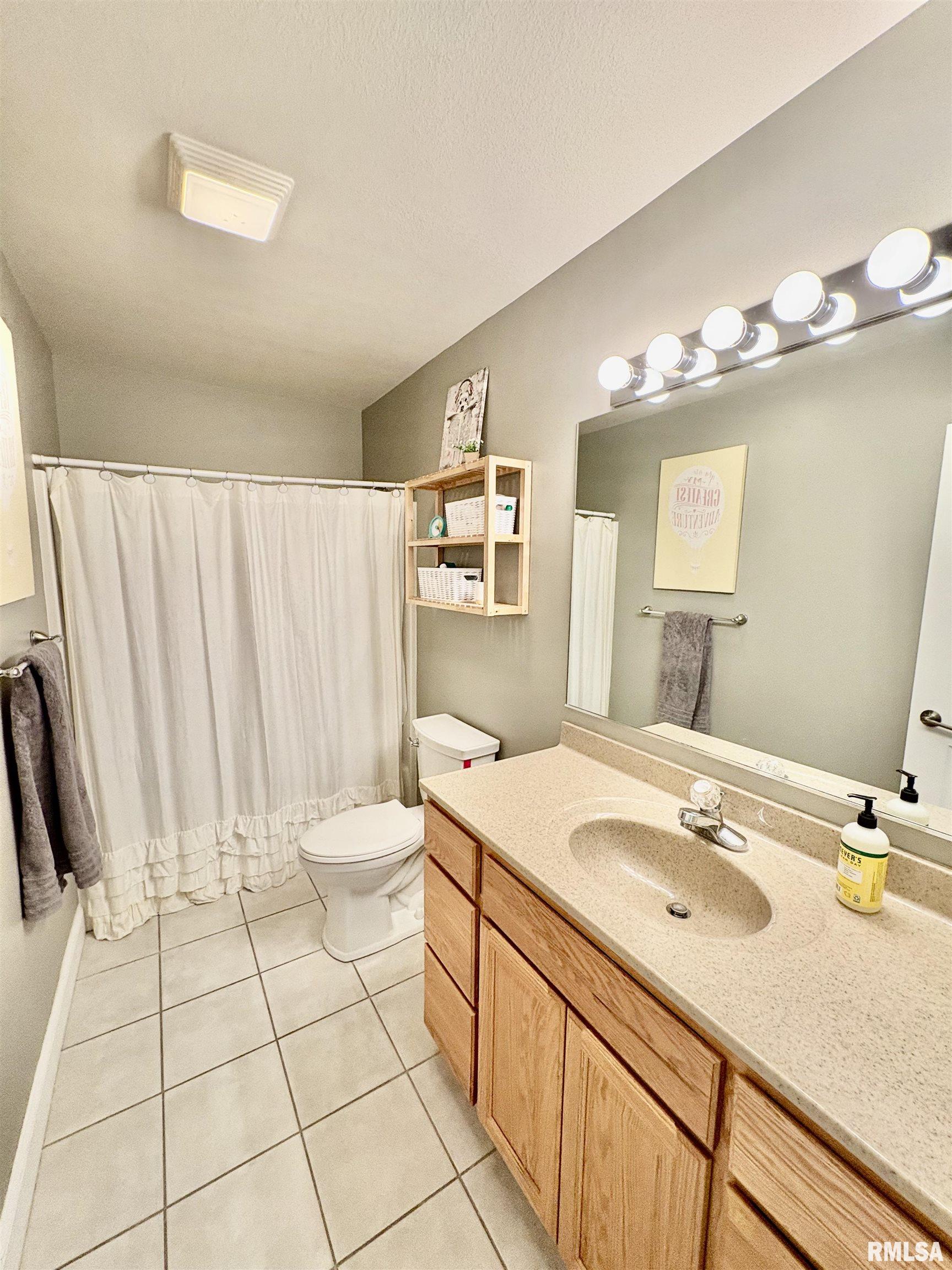 3096 Whitehaven Circle, Galesburg, Illinois image 41