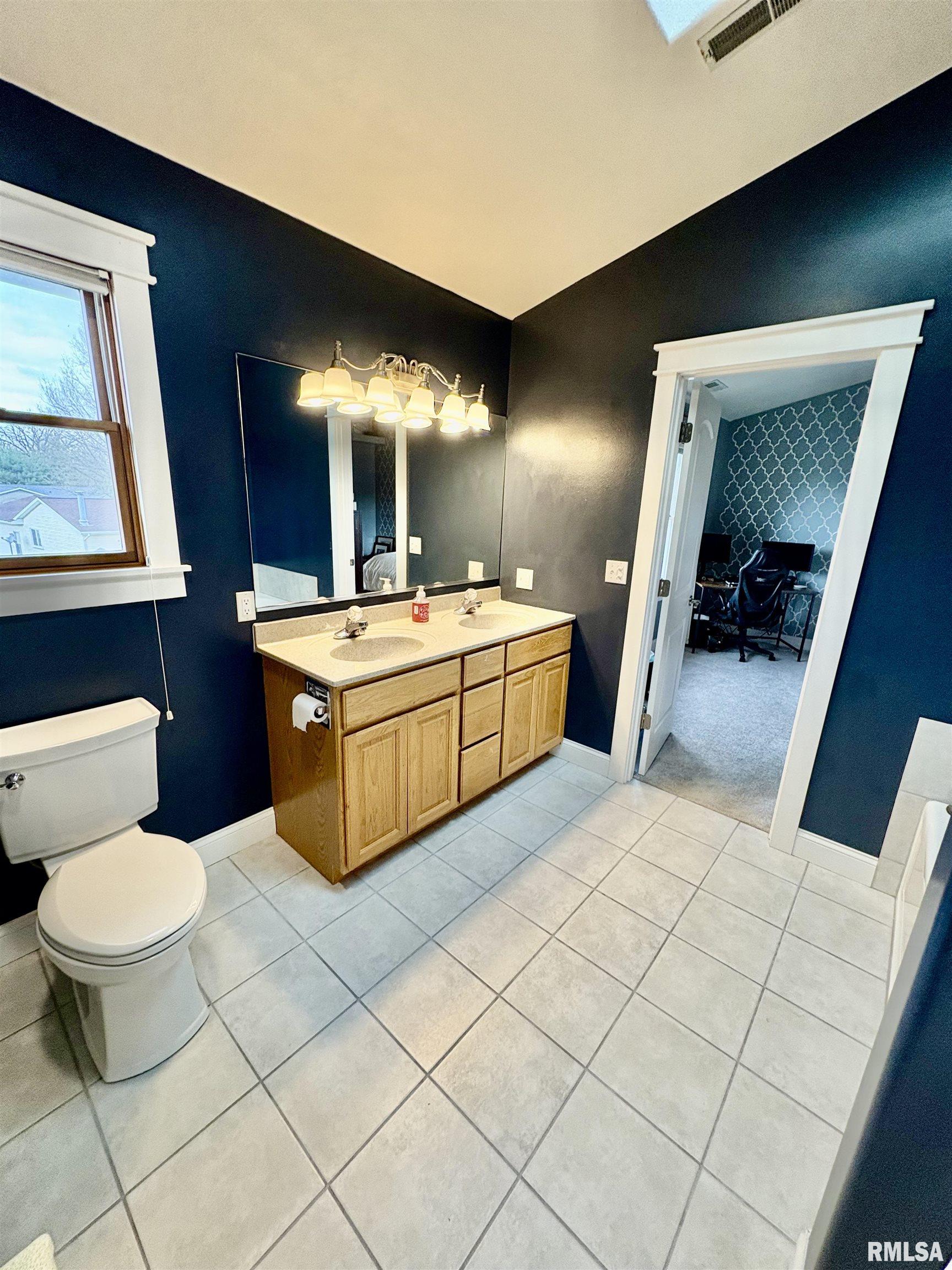 3096 Whitehaven Circle, Galesburg, Illinois image 32