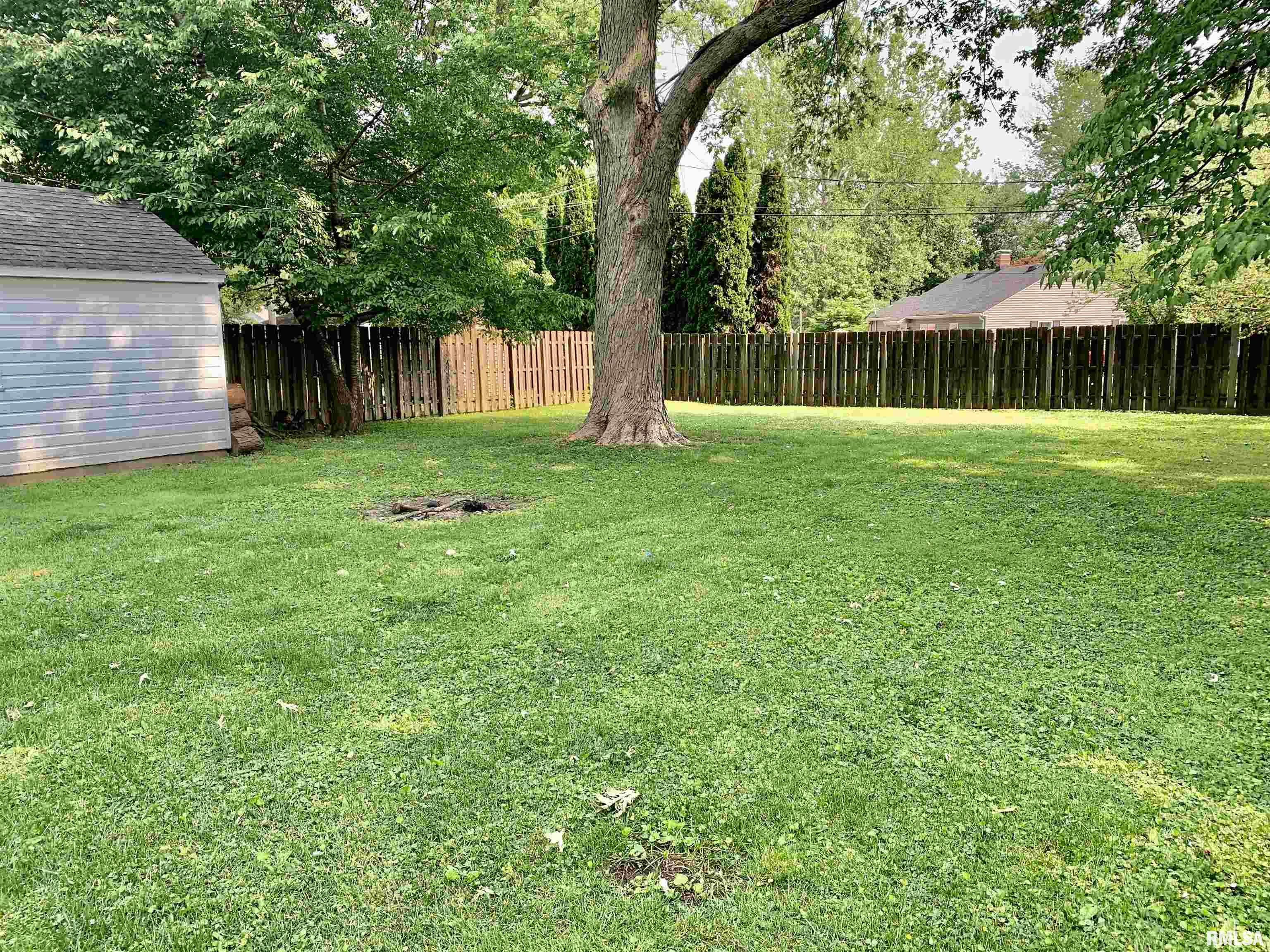 413 N Laurel Drive, Jacksonville, Illinois image 7