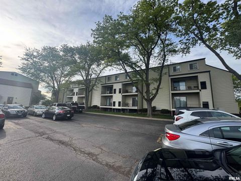 Condo For Sale - 3119 W Willow Knolls Drive #28B<br/> Peoria, IL 61614
