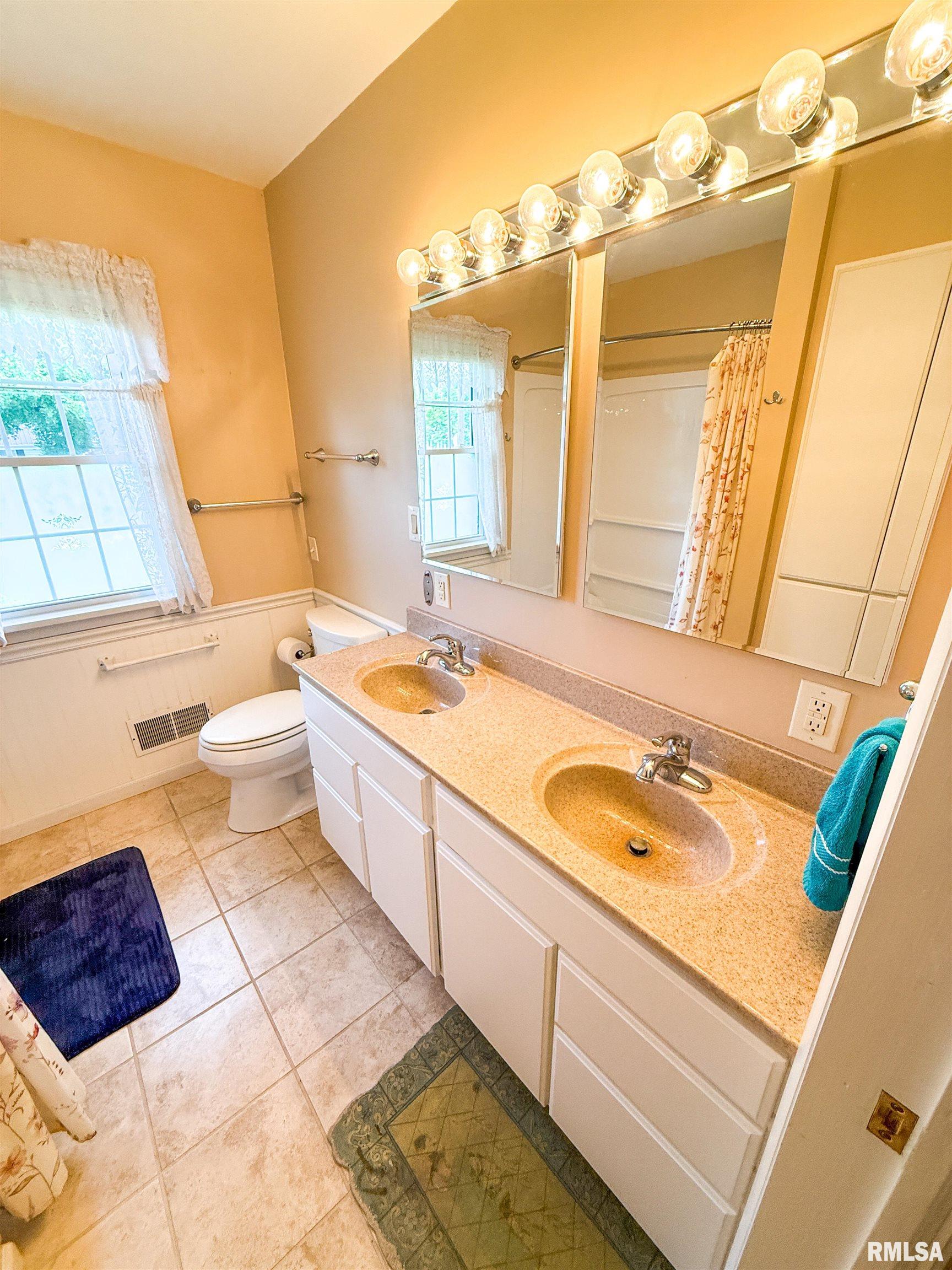 322 Oak Street, Flora, Illinois image 39
