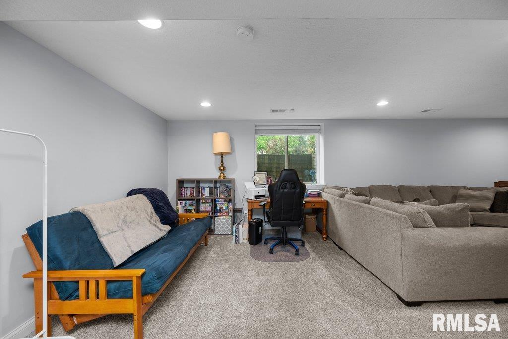 5512 Joshua Street, Bettendorf, Iowa image 36