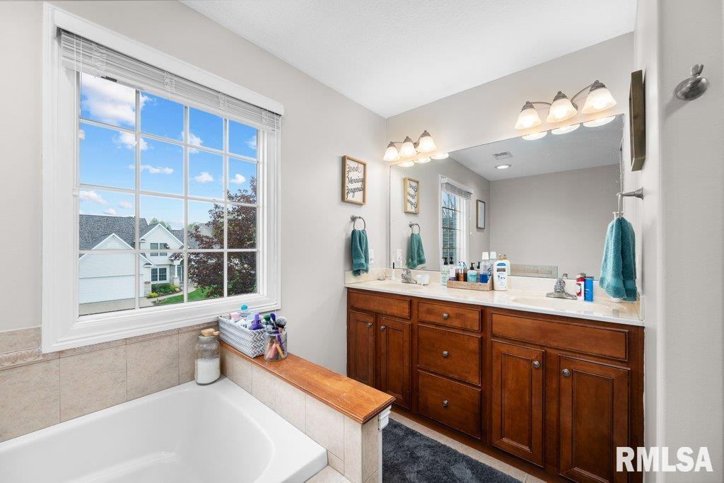 5512 Joshua Street, Bettendorf, Iowa image 25
